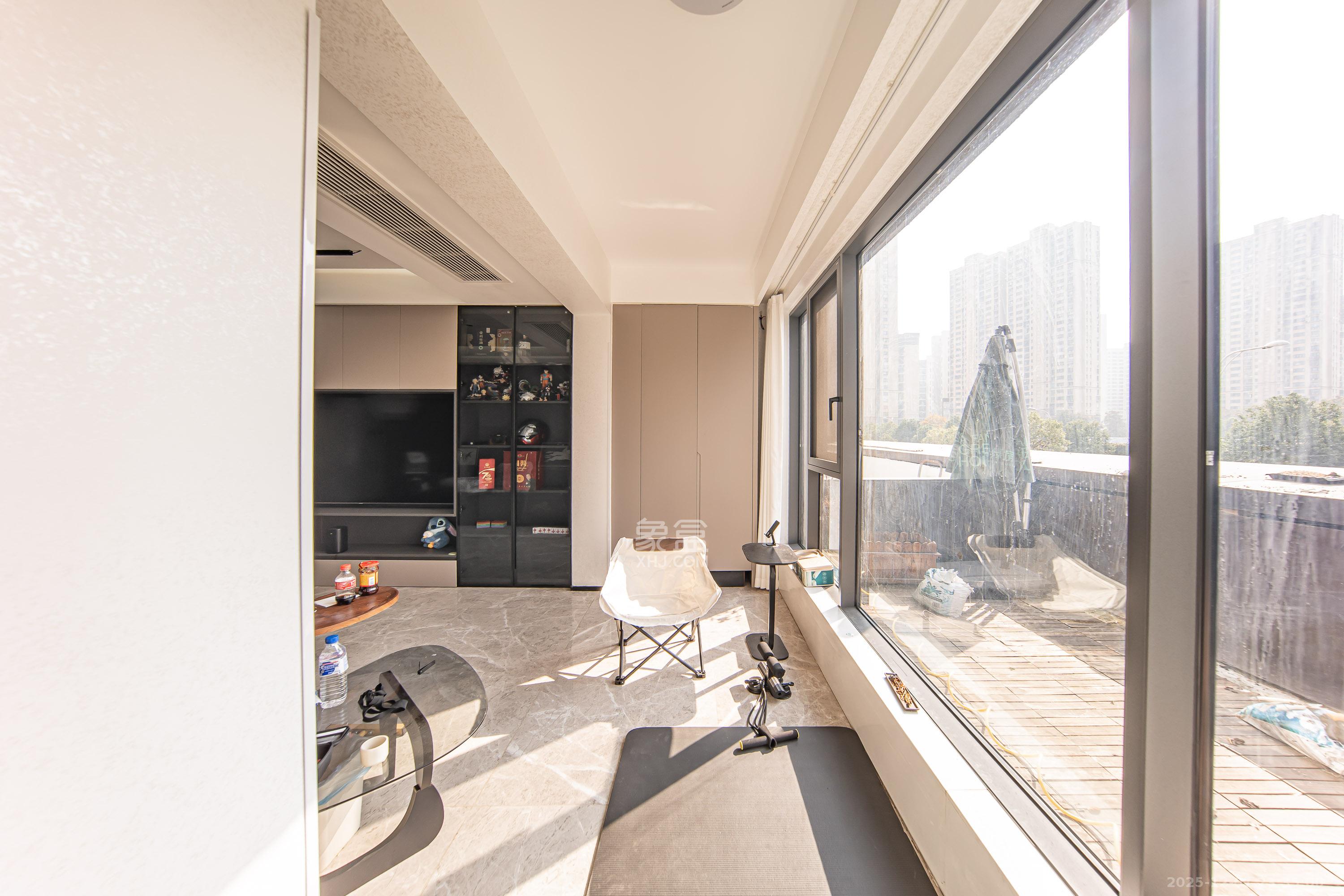 旭辉国宸府  3室2厅2卫    145.6万阳台