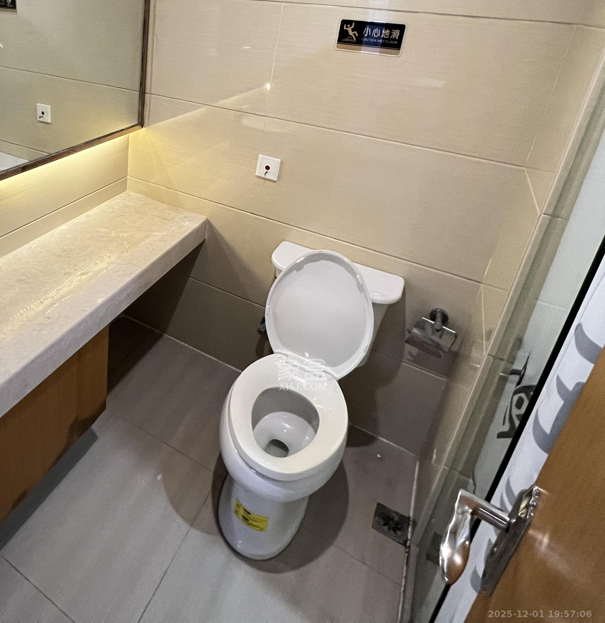 五一钻界  1室1厅1卫    2000.0元/月