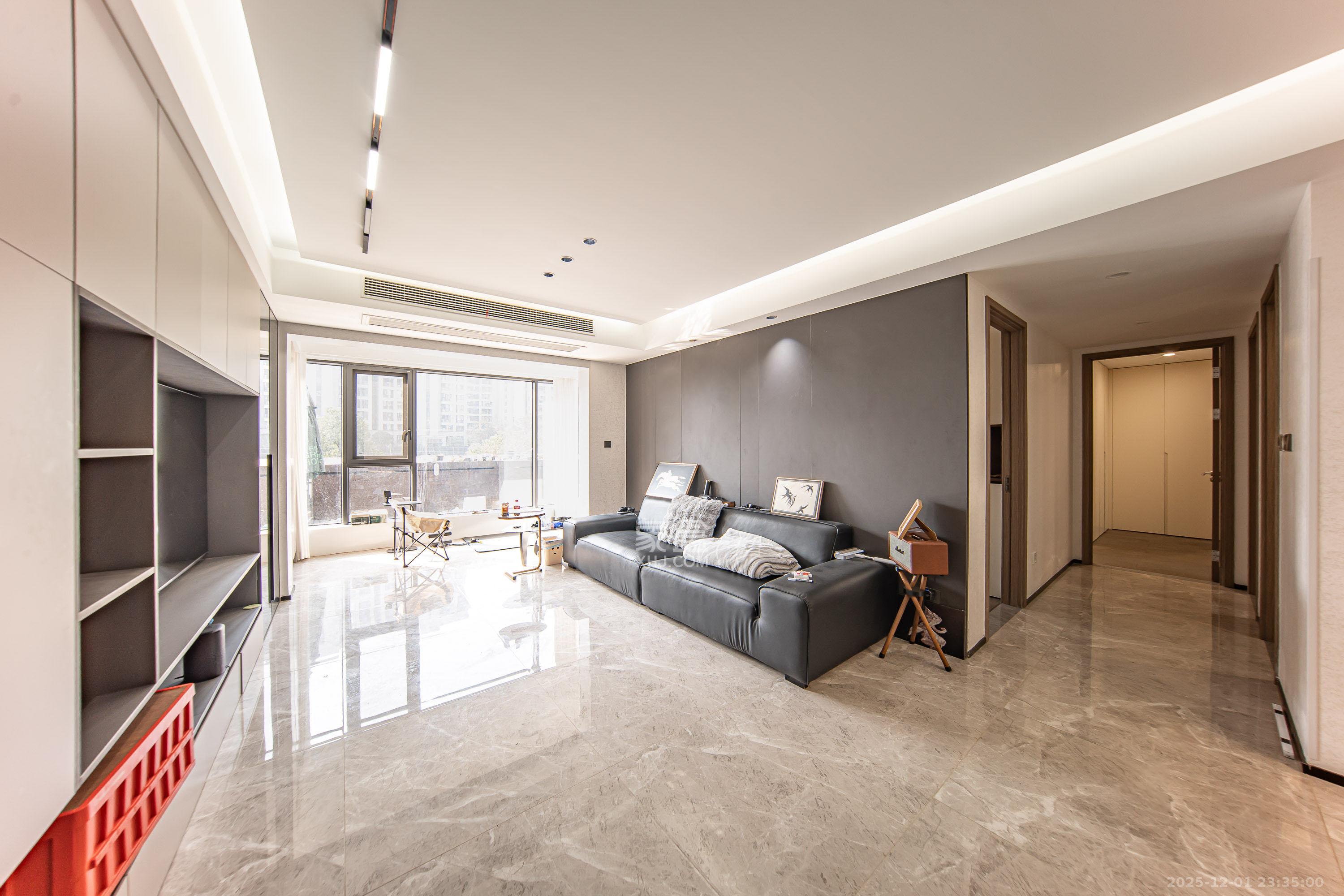 旭辉国宸府  3室2厅2卫    145.6万客厅