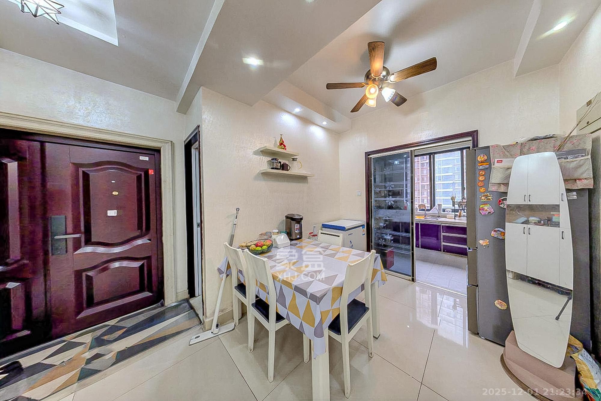 湘江世纪城达江苑  3室2厅2卫    95.0万客厅