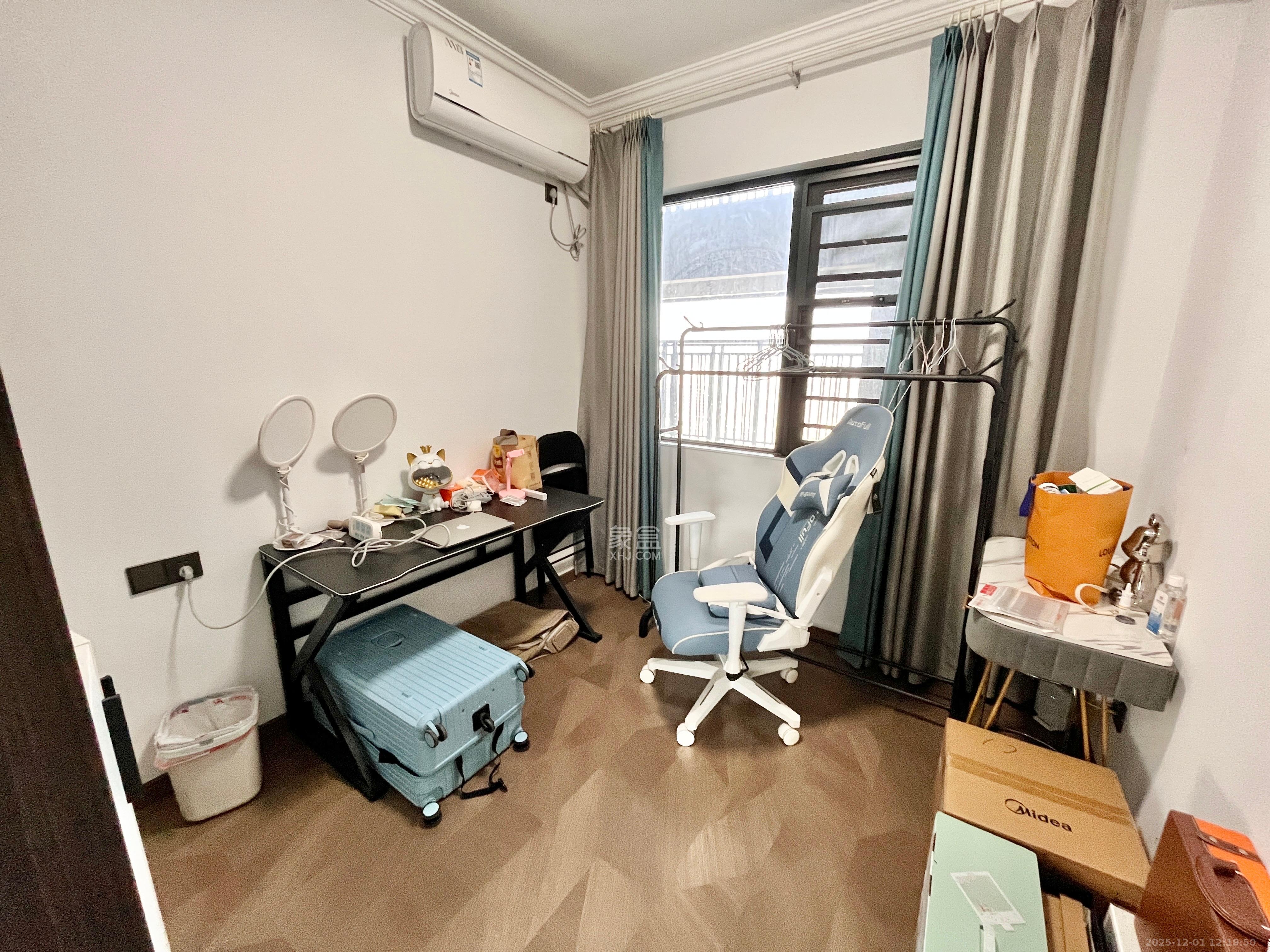 南山梅溪一方  3室2厅2卫    2900.0元/月室内图