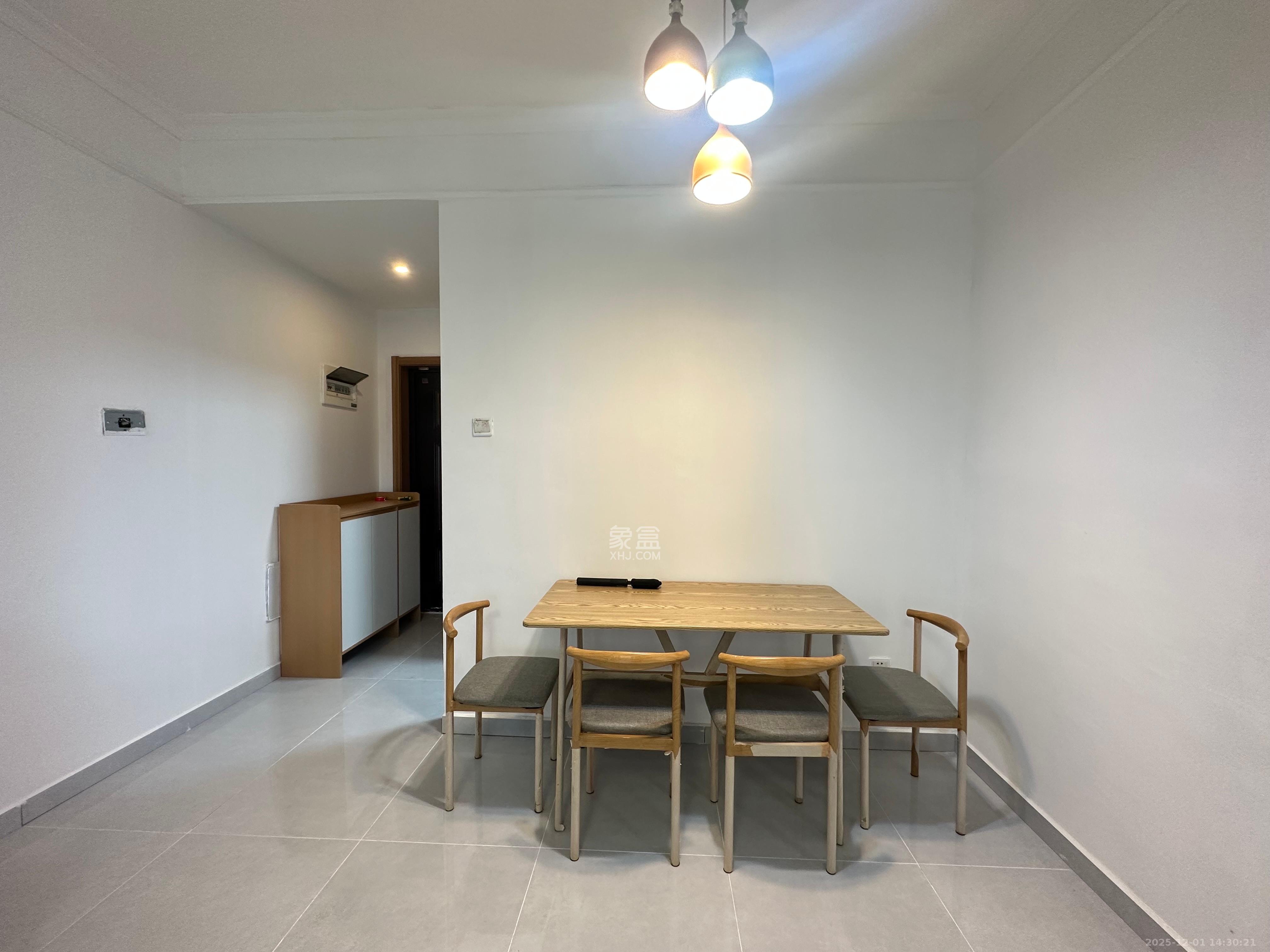 麓谷小镇  3室2厅1卫    2300.0元/月室内图