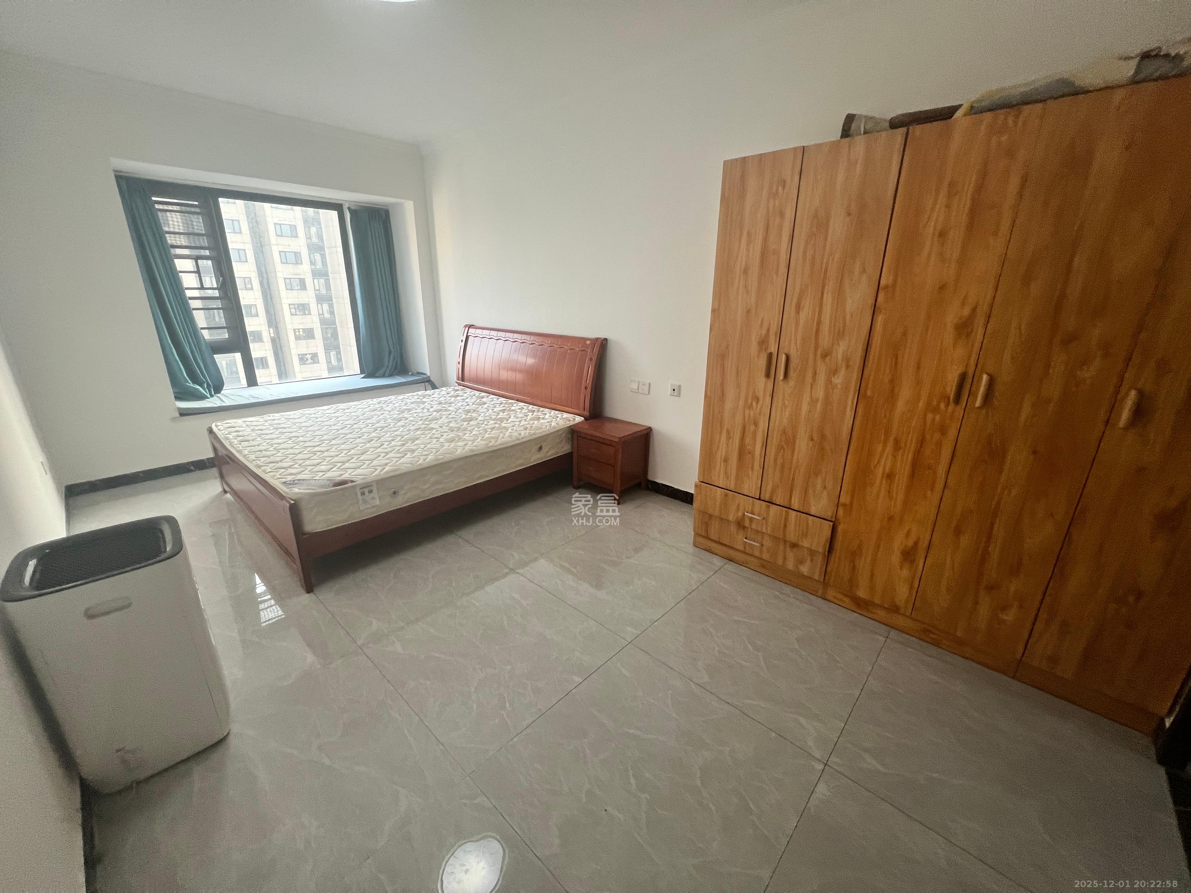 南山梅溪一方  3室2厅2卫    3000.0元/月室内图