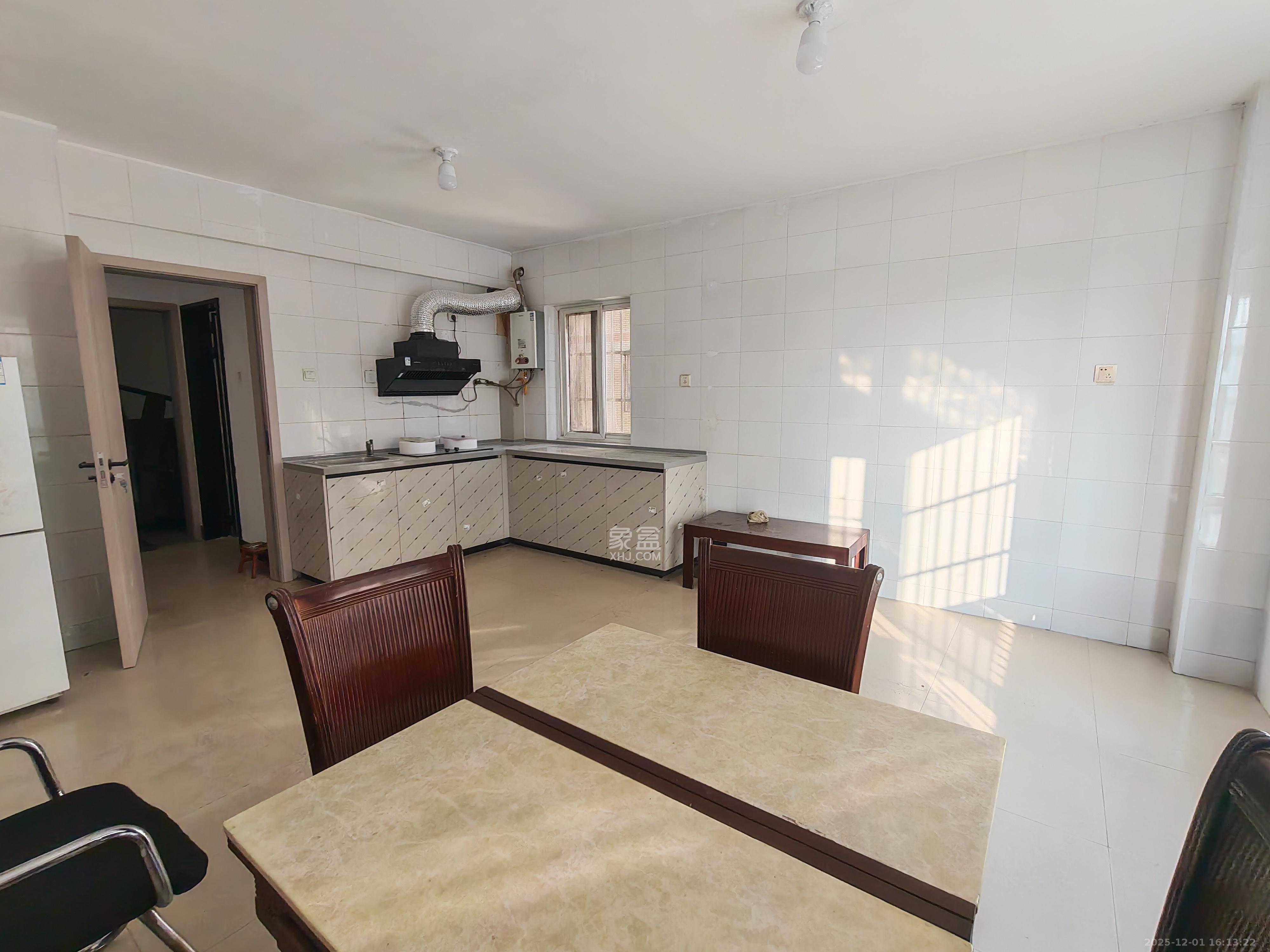 楚天家园  3室2厅2卫    1800.0元/月室内图