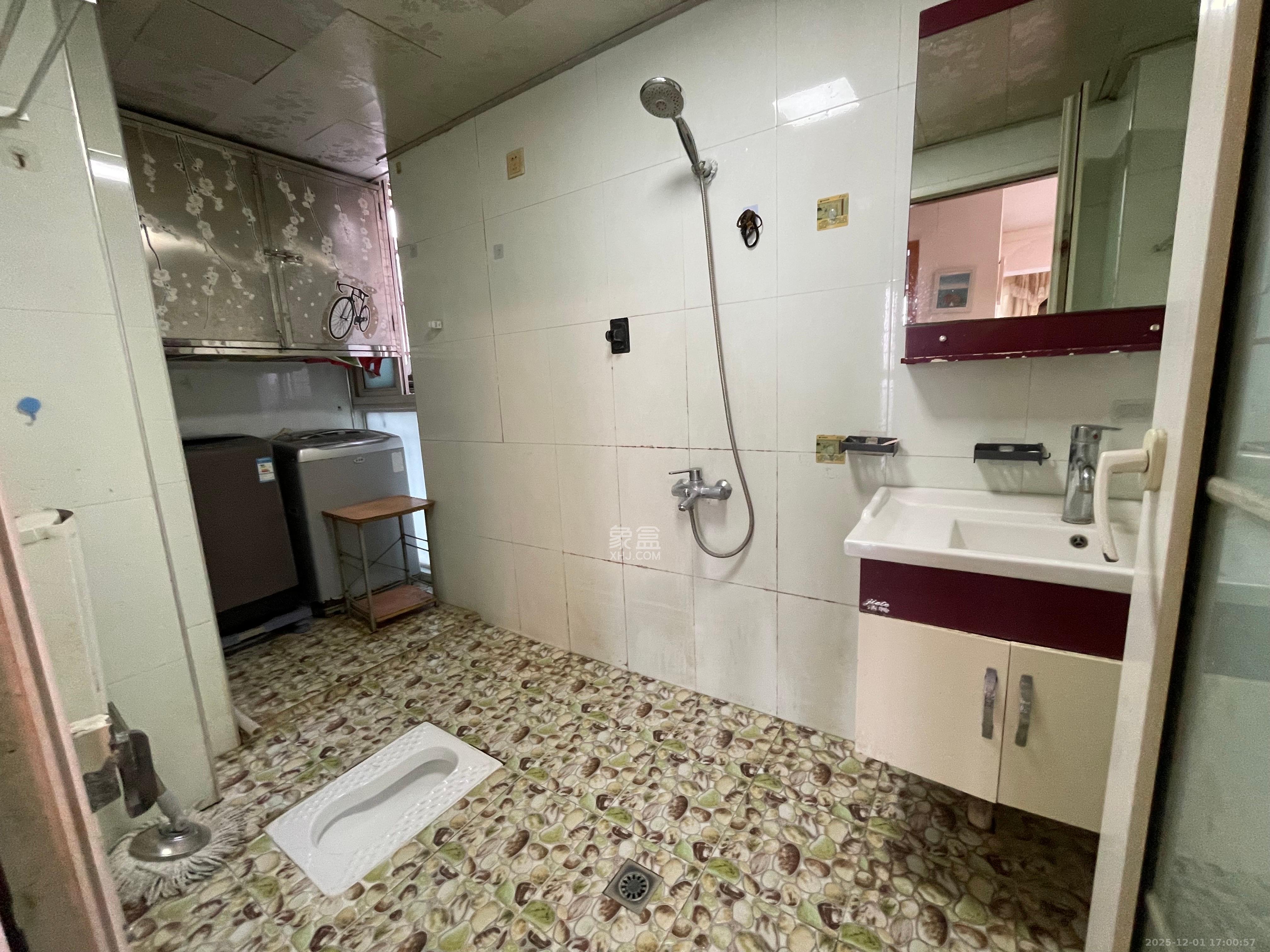 新诚小区  2室2厅1卫    1600.0元/月室内图