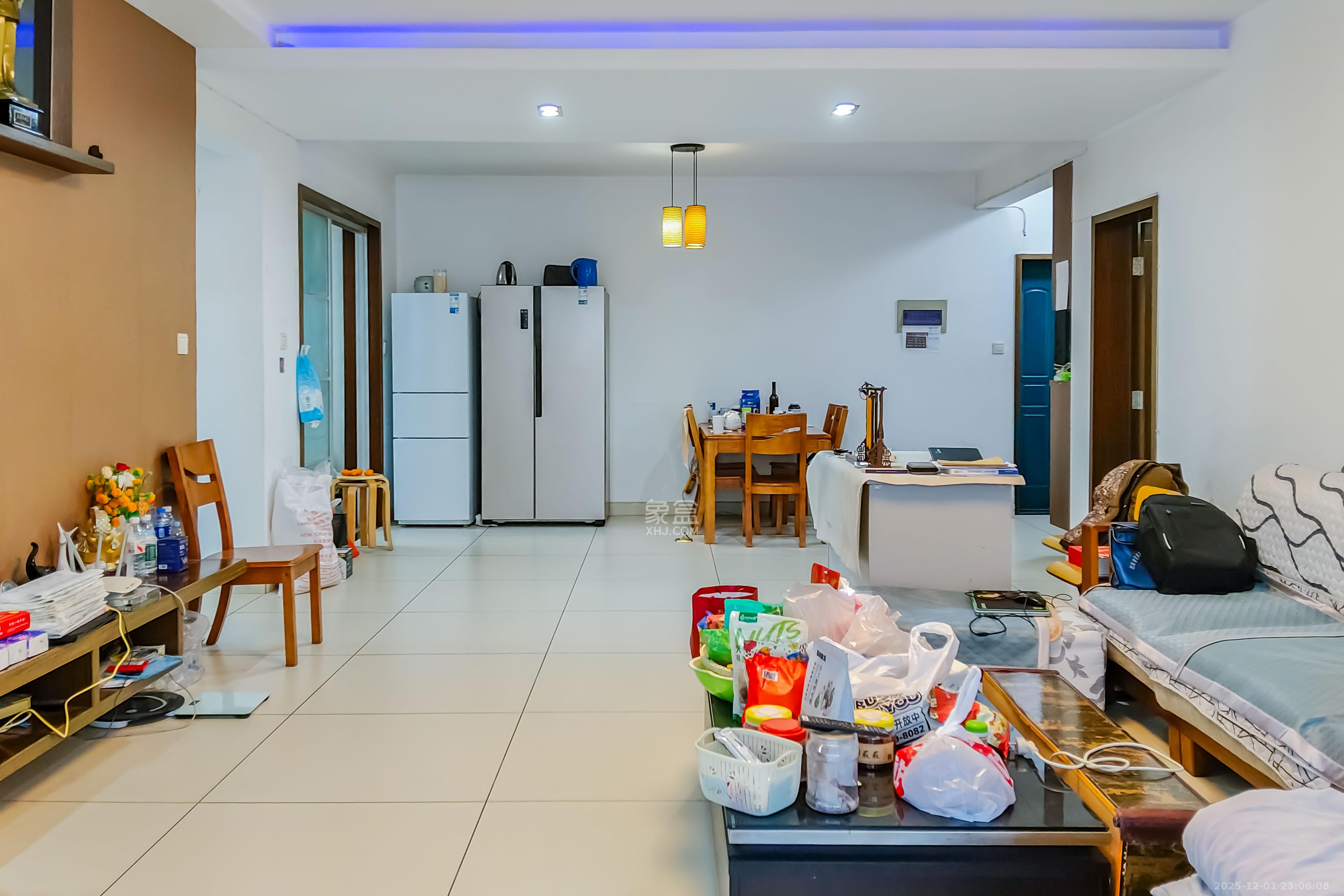 雅致名园 3室2厅2卫 218.0万 雅致名园 3室2厅2卫 218.0万客厅