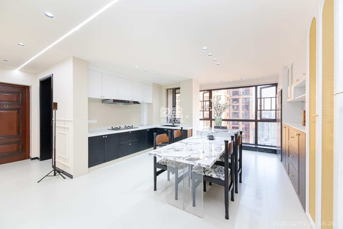 润和又一城 4室2厅2卫 106.8万 润和又一城 4室2厅2卫 106.8万客厅