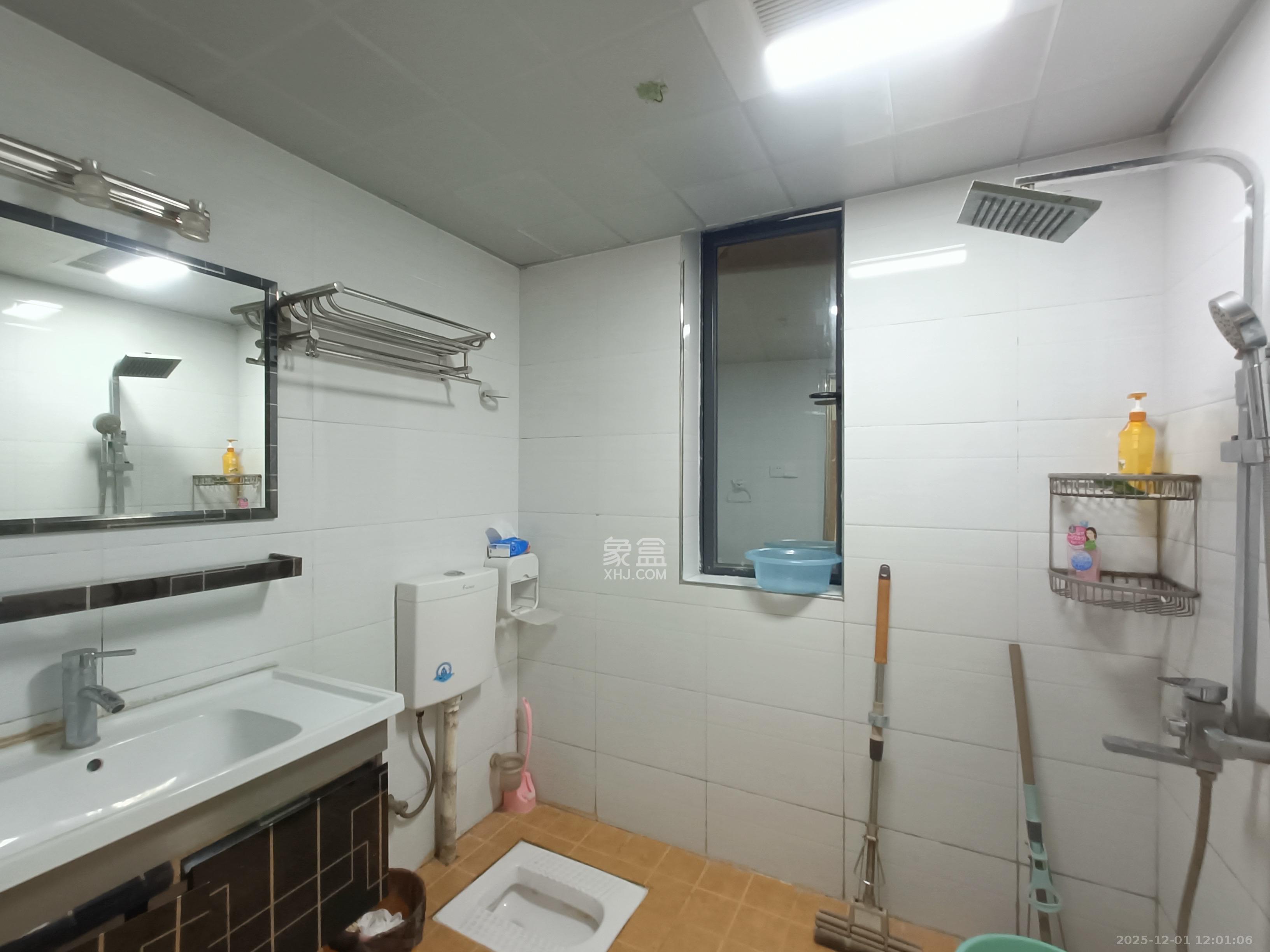 保利麓谷林语C区  2室2厅1卫    2200.0元/月室内图