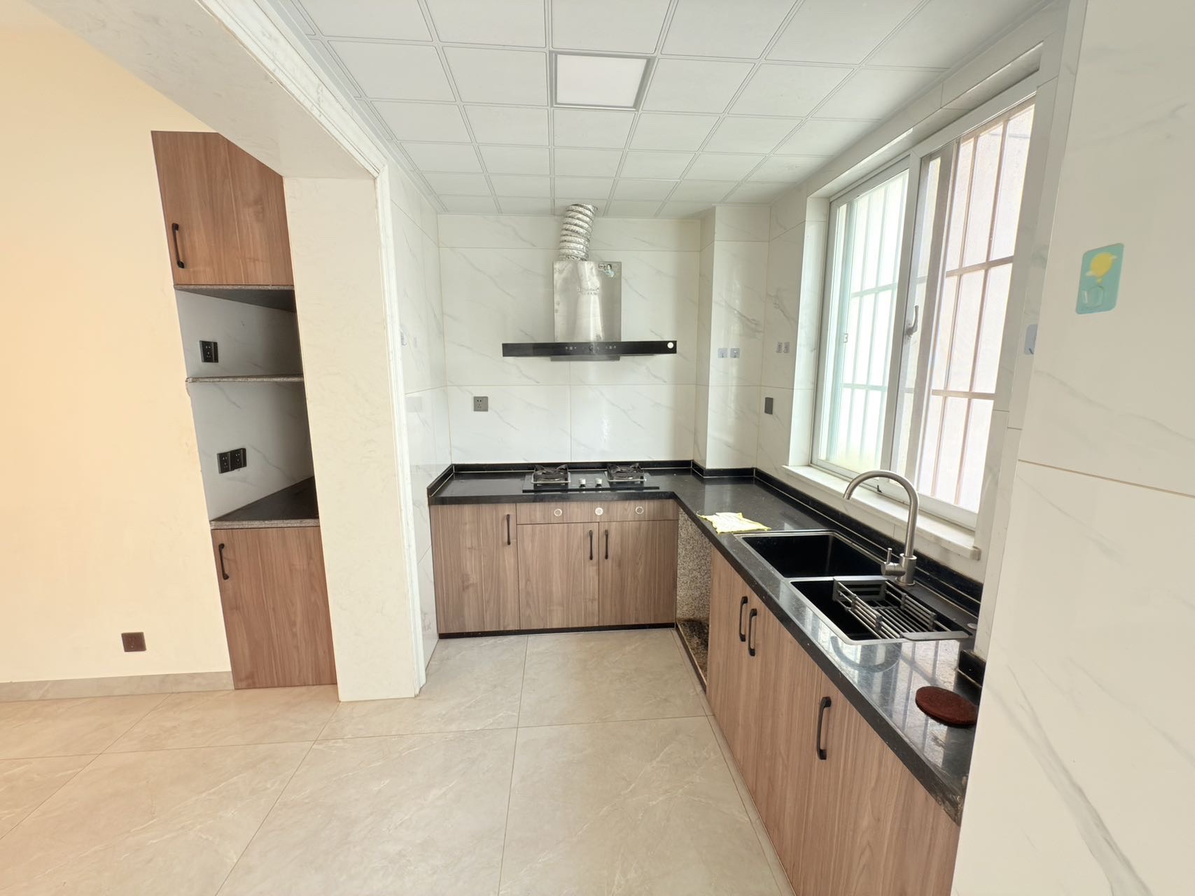 海航城 3室2厅2卫 2400.0元/月 海航城 3室2厅2卫 2400.0元/月室内图