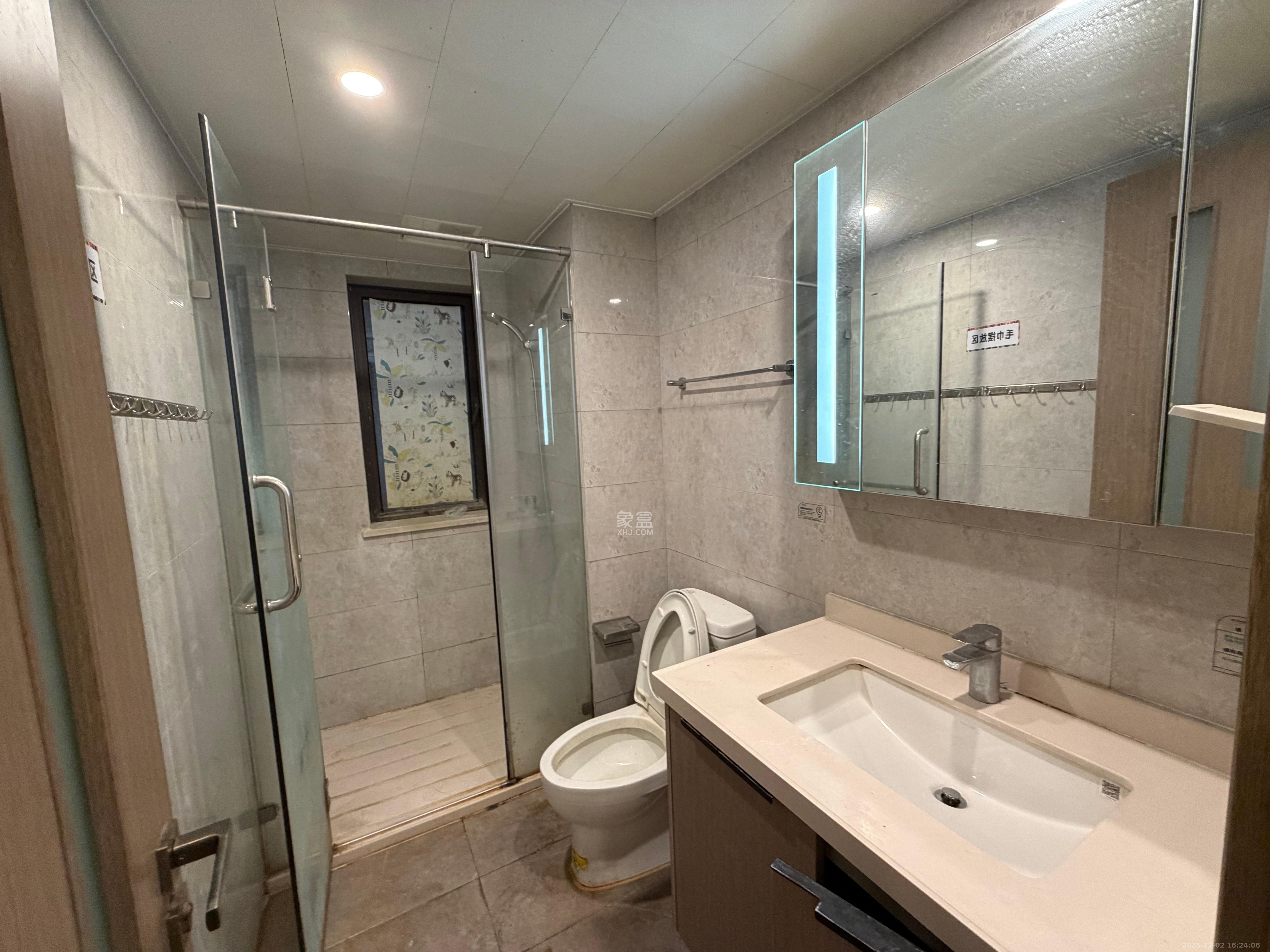 龙湖铂金中心(龙湖春江郦城) 3室2厅2卫 3500.0元/月 龙湖铂金中心(龙湖春江郦城) 3室2厅2卫 3500.0元/月室内图