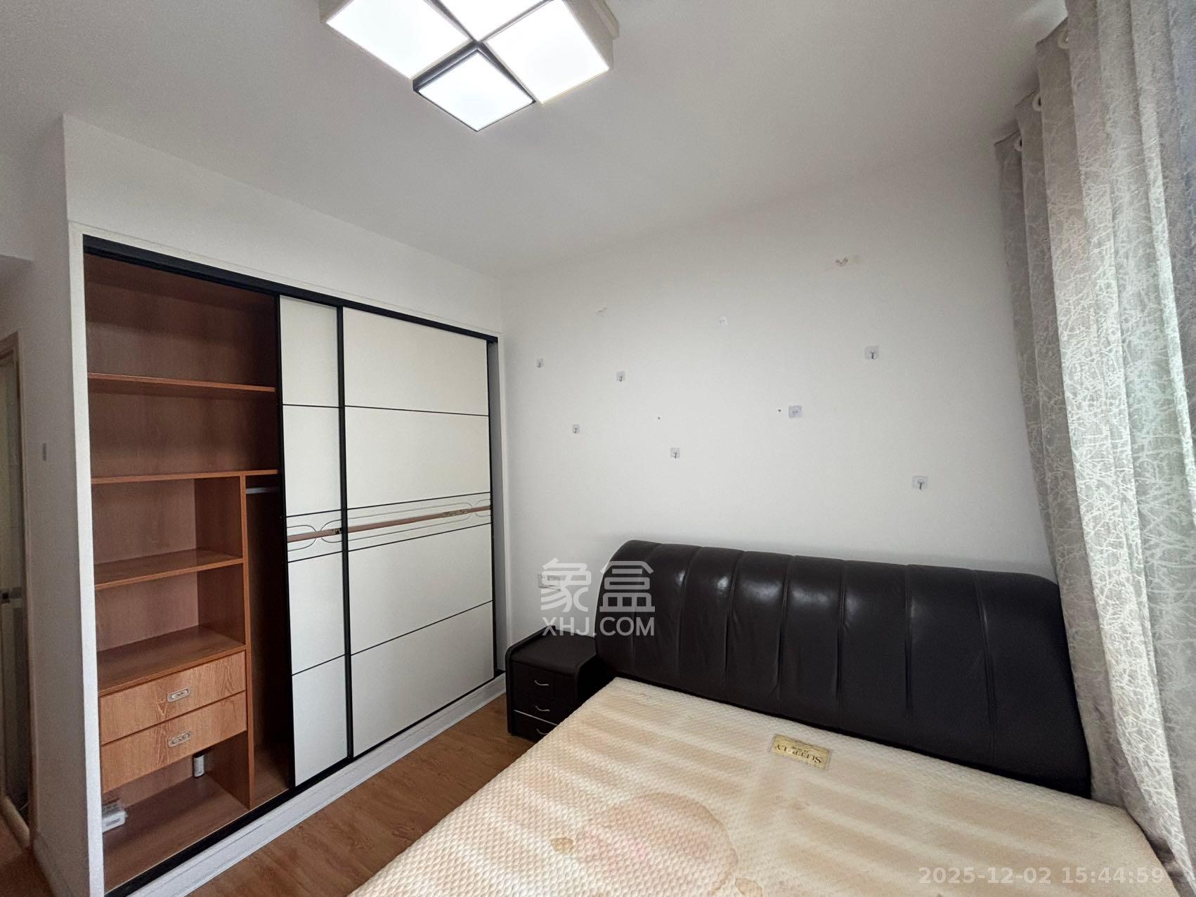 卓越蔚蓝城邦 3室2厅2卫 2400.0元/月 卓越蔚蓝城邦 3室2厅2卫 2400.0元/月室内图