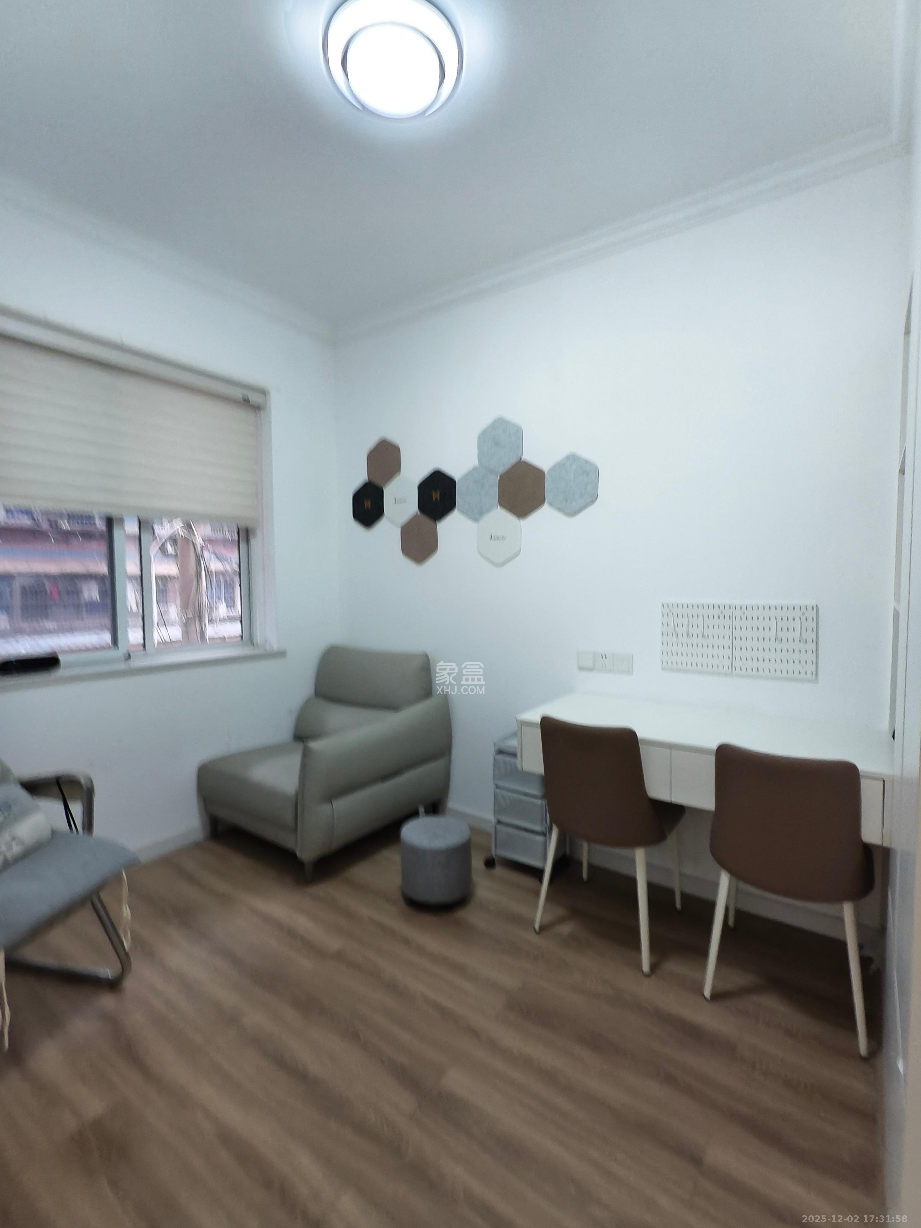 长岭水电八局宿舍  3室1厅1卫    2500.0元/月室内图