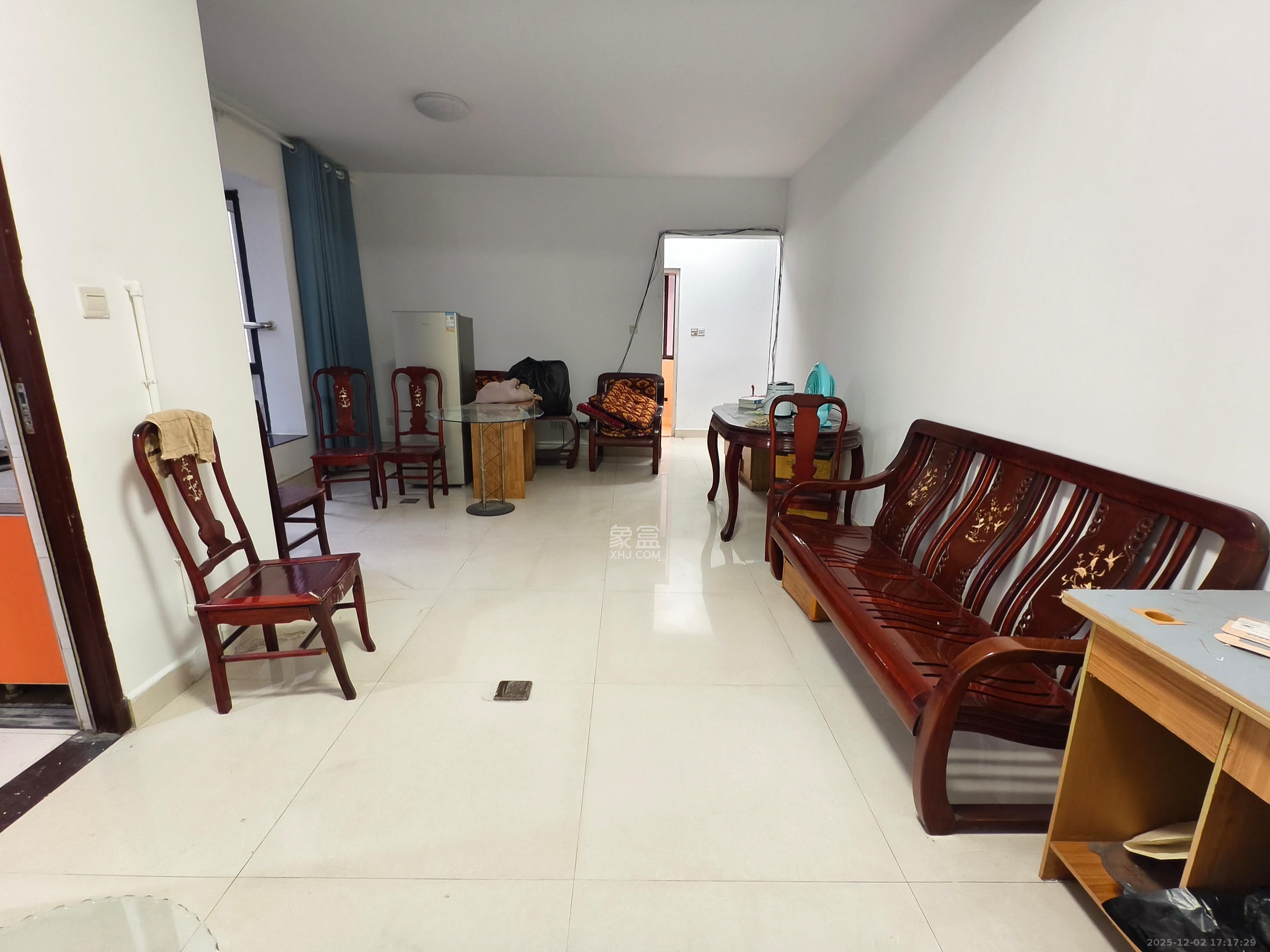 长大彩虹都  3室2厅1卫    1700.0元/月