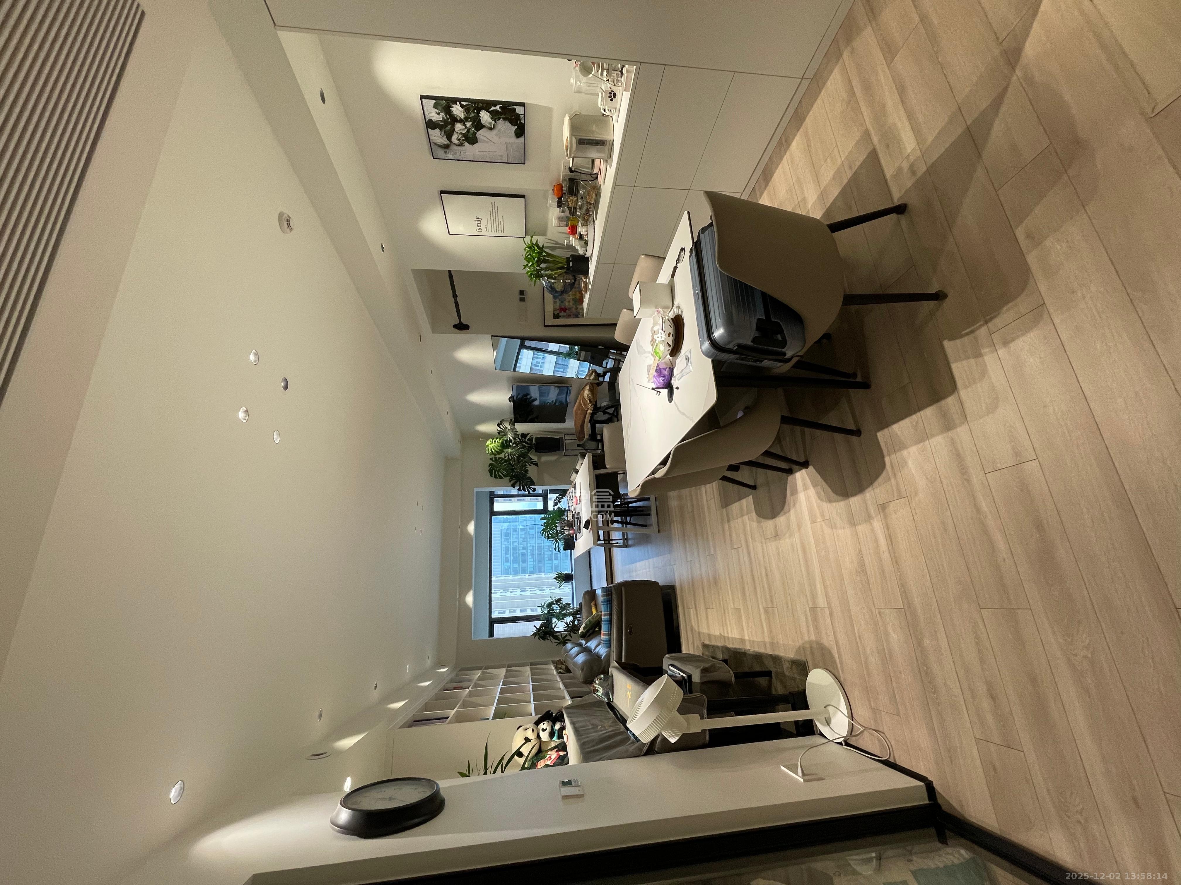 保利国际广场  3室2厅2卫    8000.0元/月