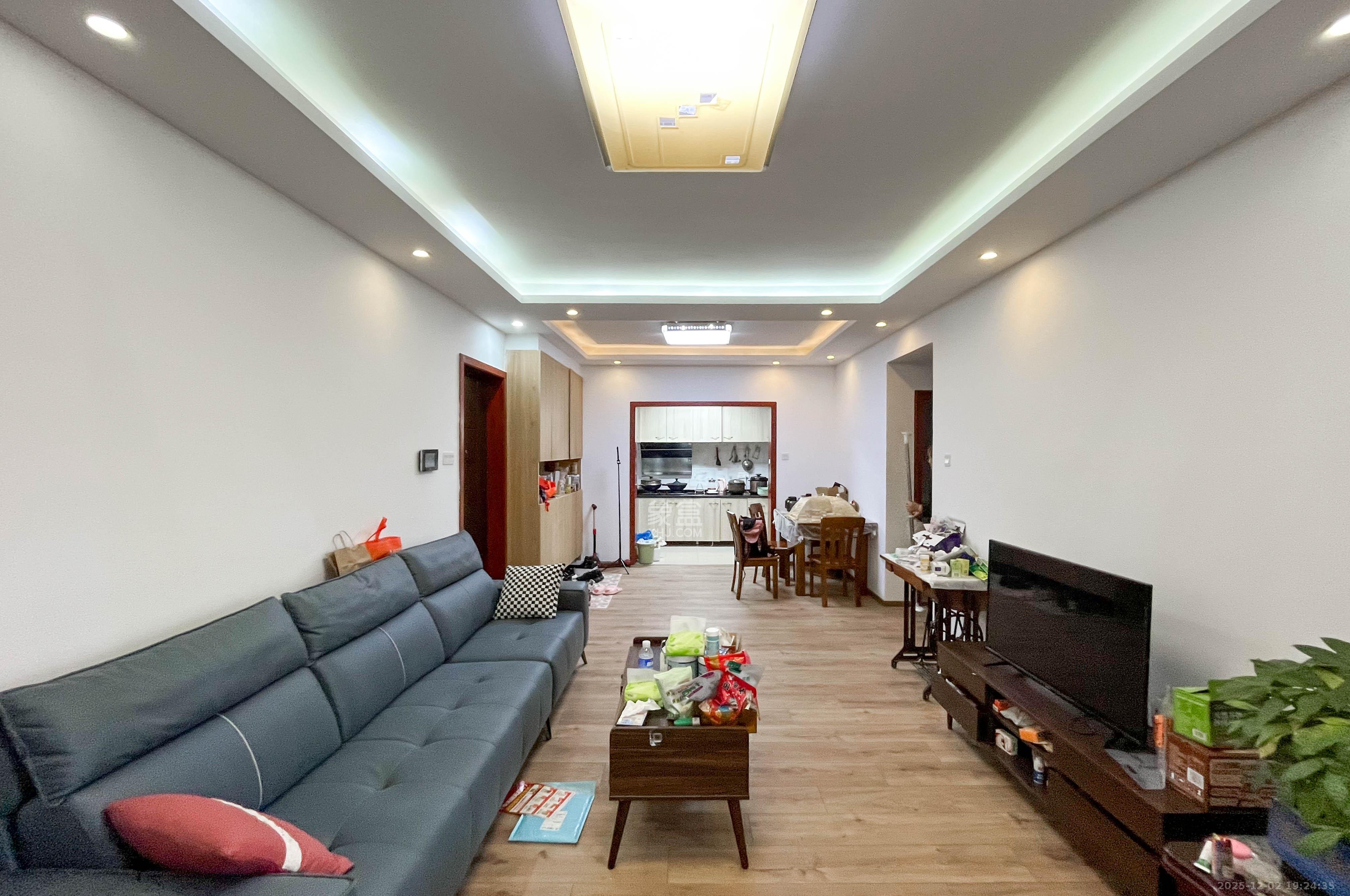 中海梅溪湖壹号  3室2厅1卫    148.0万客厅