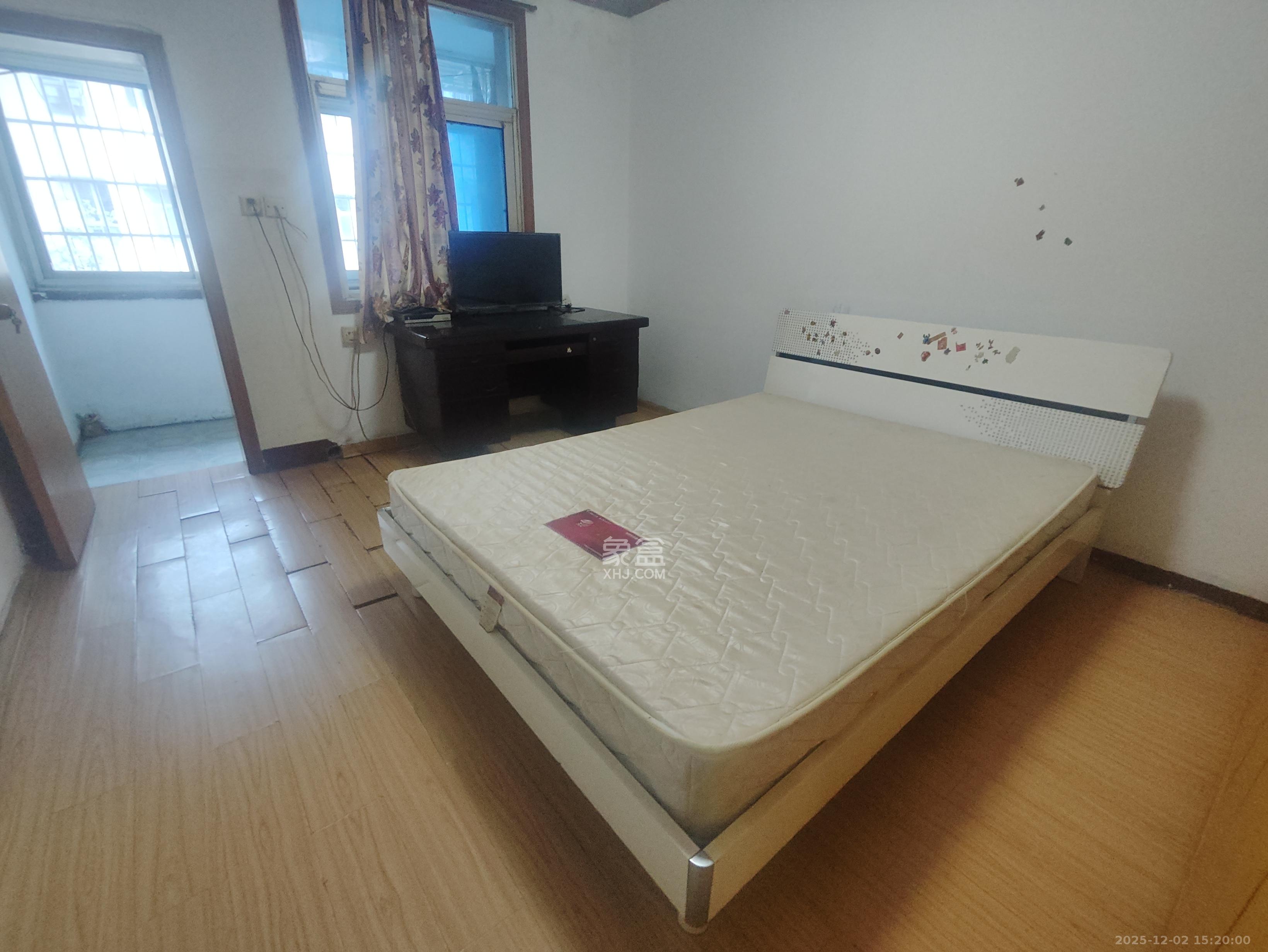 红花坡社区  2室1厅1卫    1200.0元/月