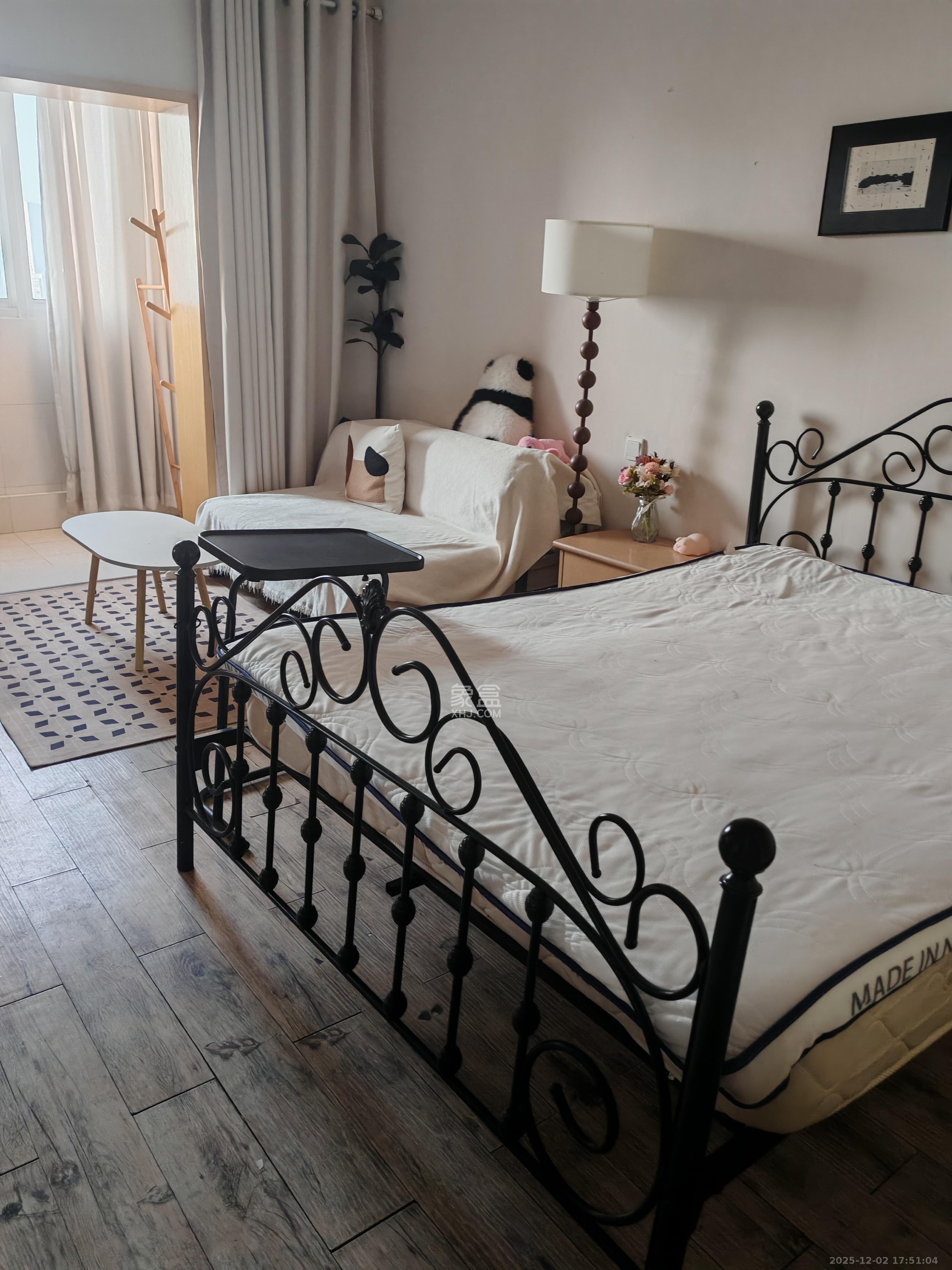 2076至高点  1室1厅1卫    1300.0元/月