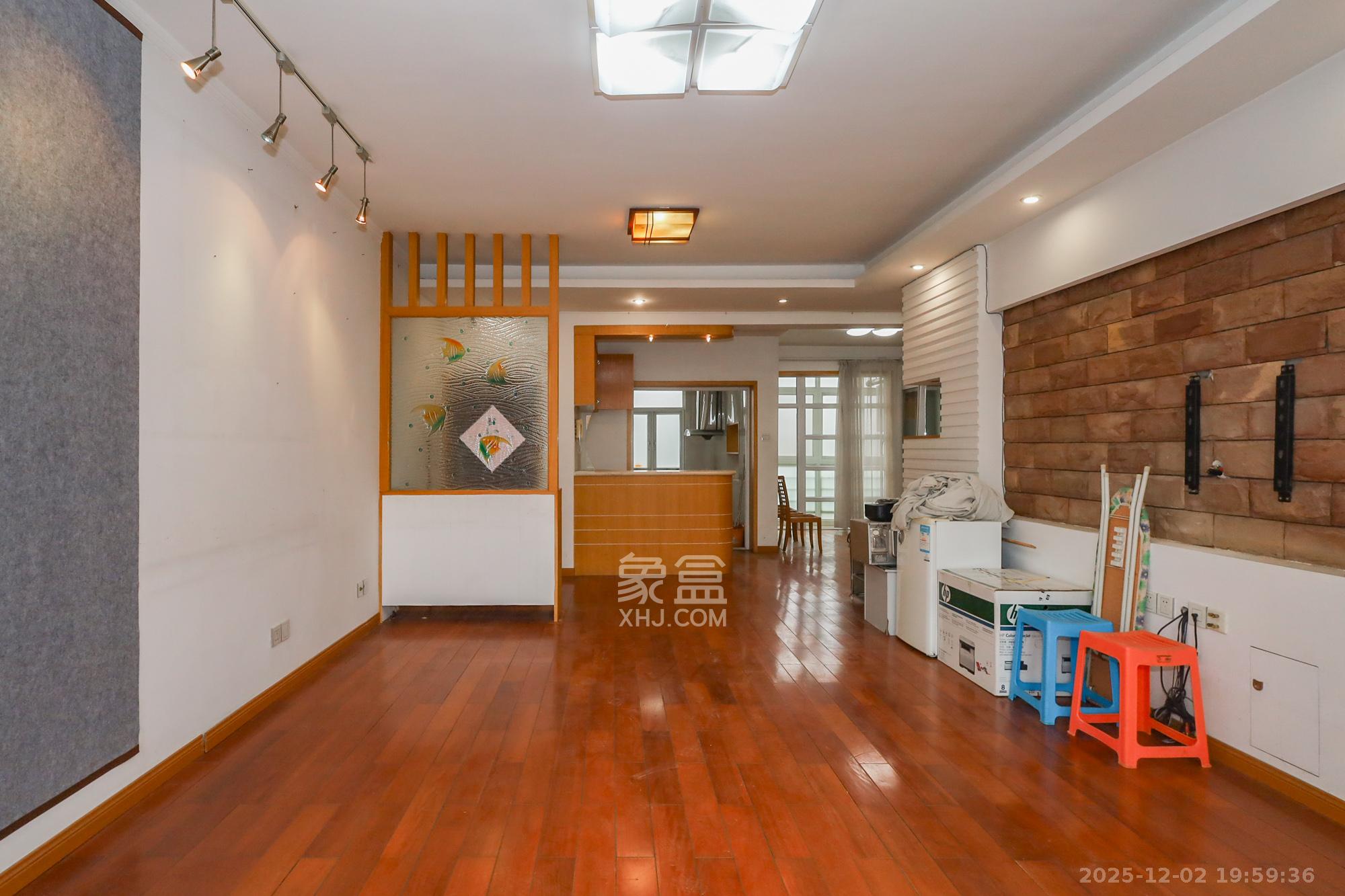 八方小区A区  4室2厅2卫    418.0万其他