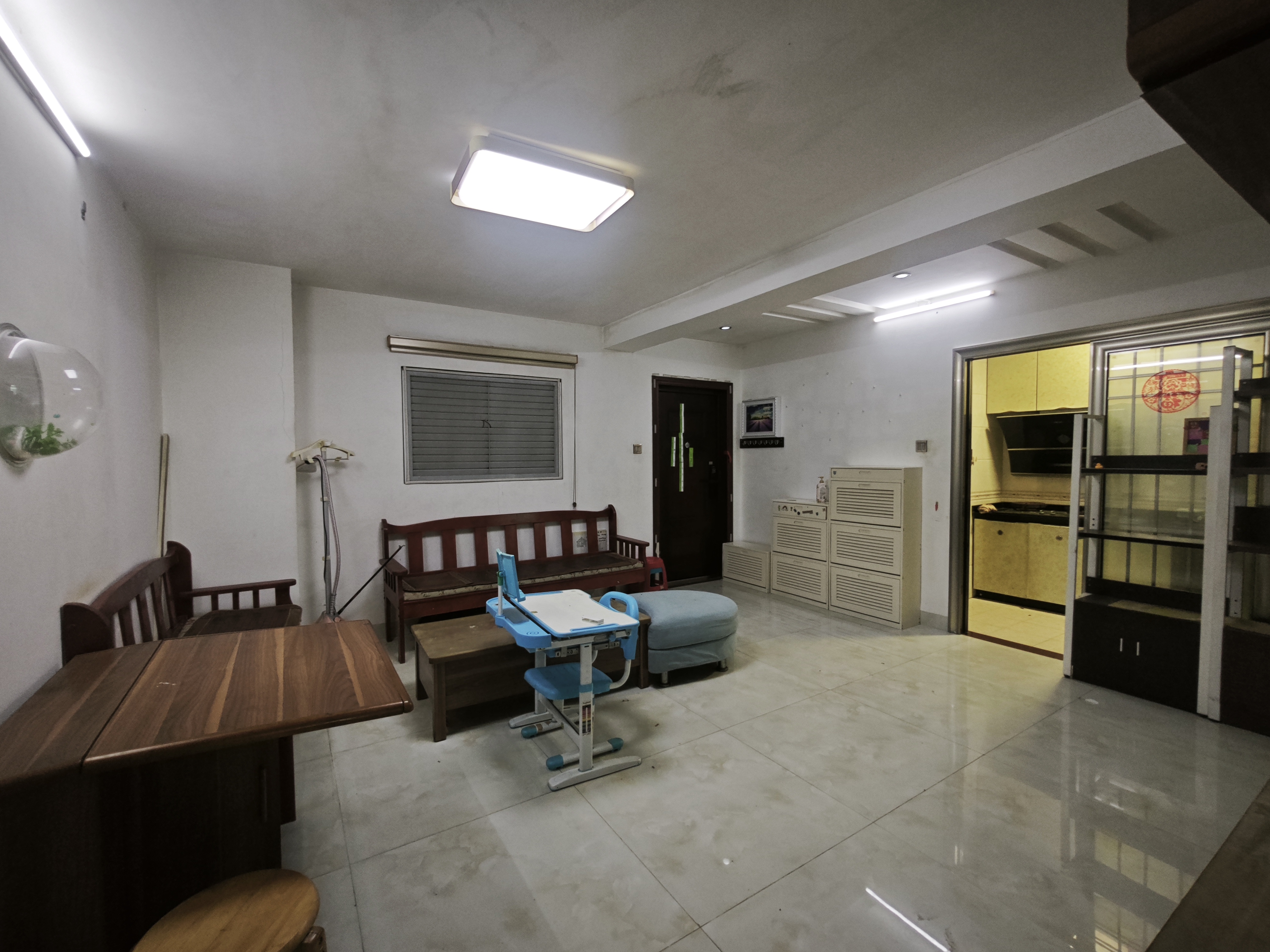 银龙电影城综合楼(一二期) 2室1厅1卫 2100.0元/月 银龙电影城综合楼(一二期) 2室1厅1卫 2100.0元/月室内图