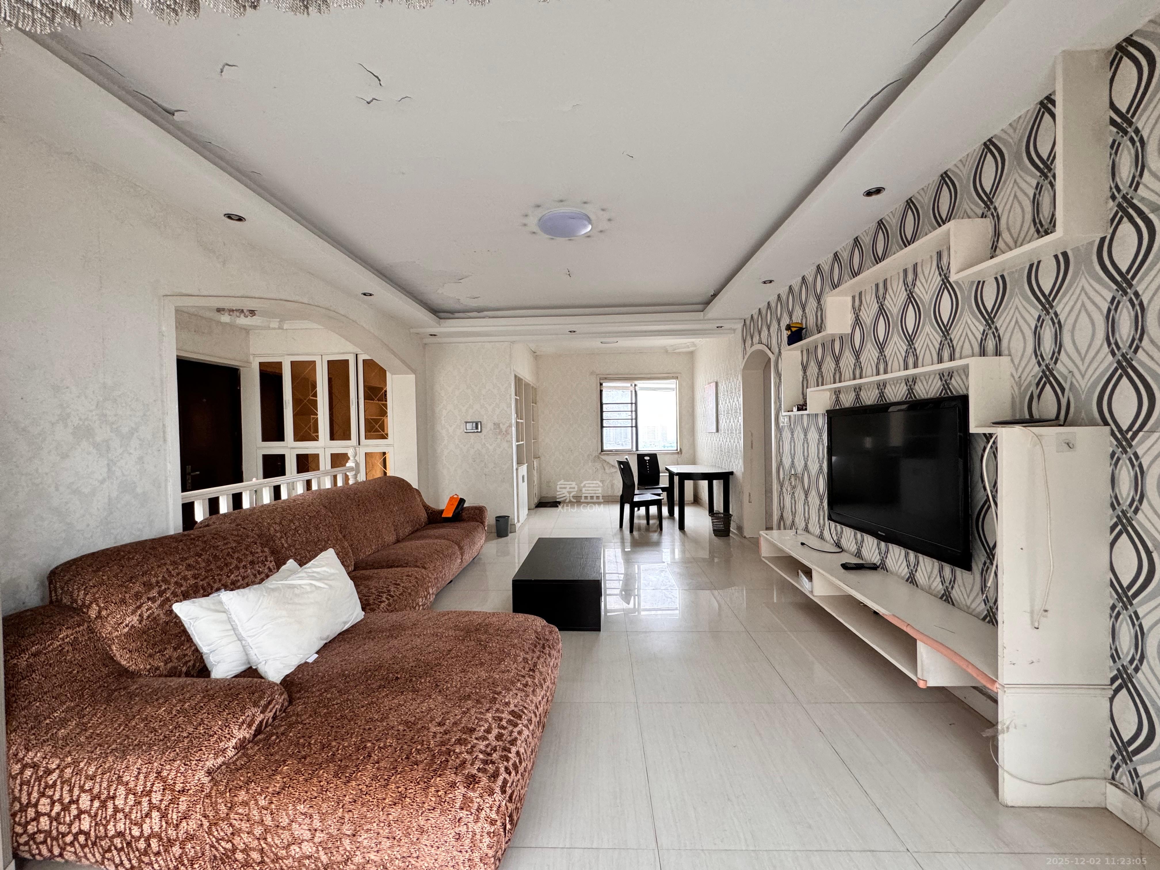 莱茵城  3室2厅2卫    2200.0元/月室内图