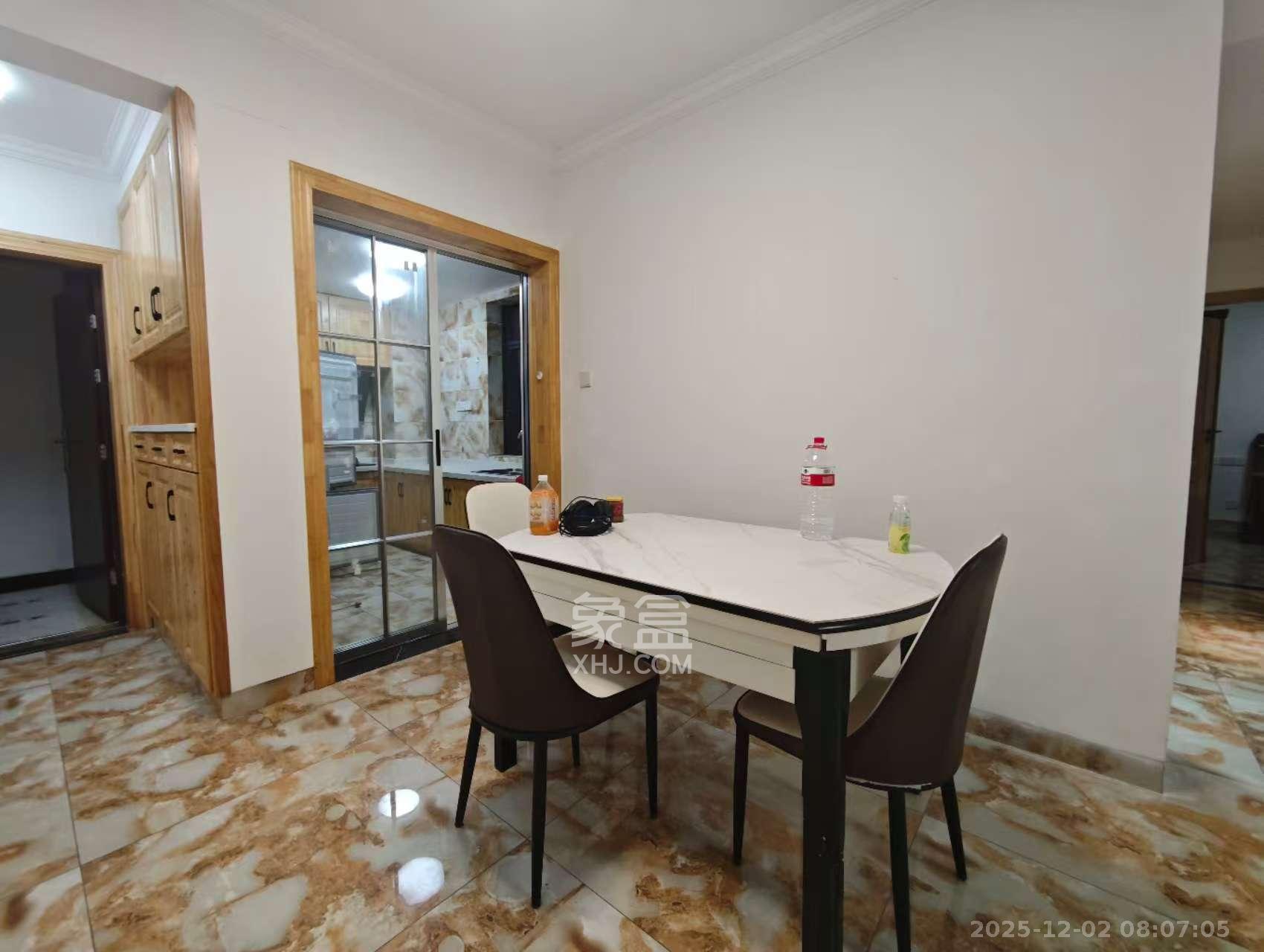 和悦城(蟠龙景苑) 3室2厅1卫 1900.0元/月 和悦城(蟠龙景苑) 3室2厅1卫 1900.0元/月室内图