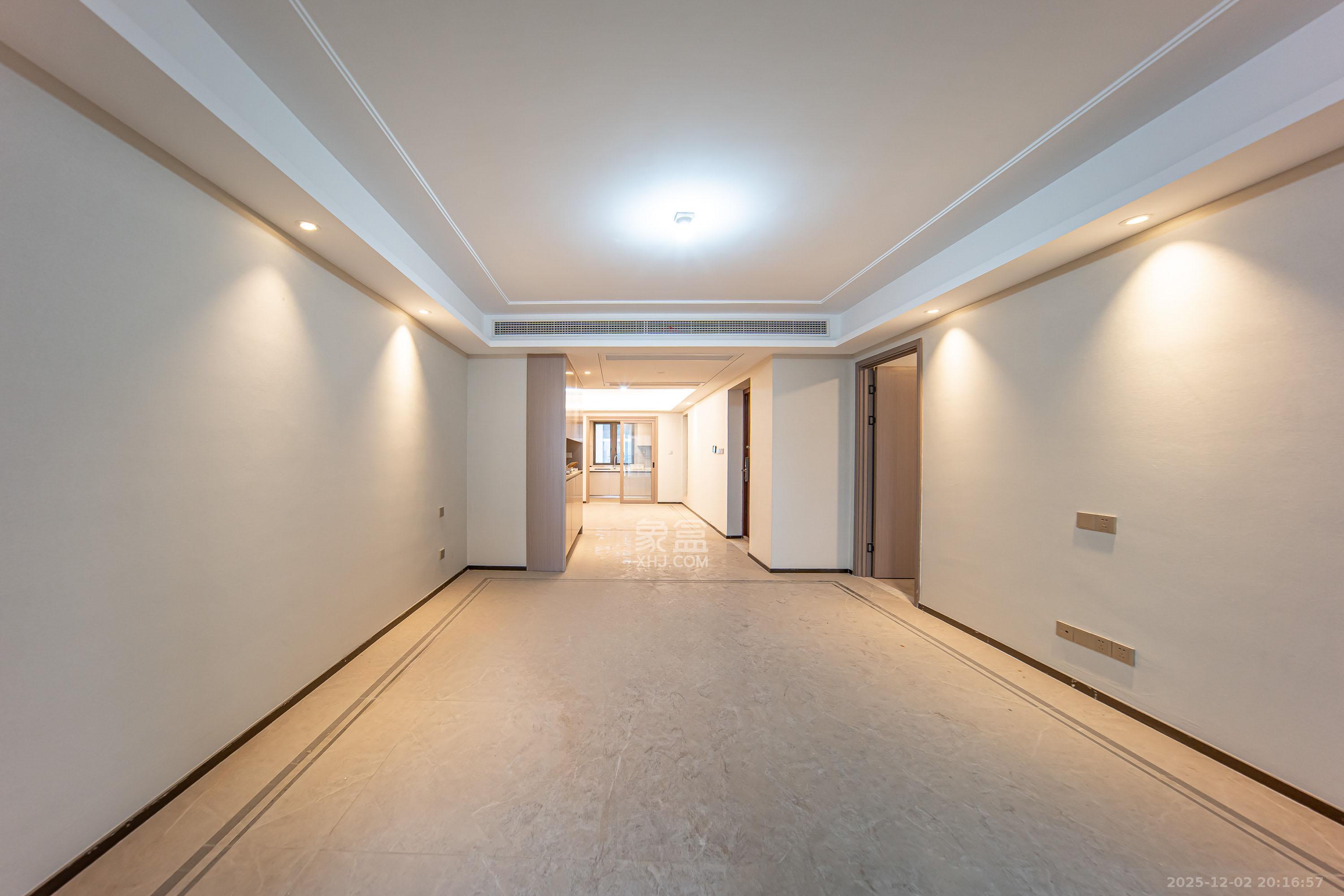 建发电建江山悦  4室2厅2卫    150.0万客厅