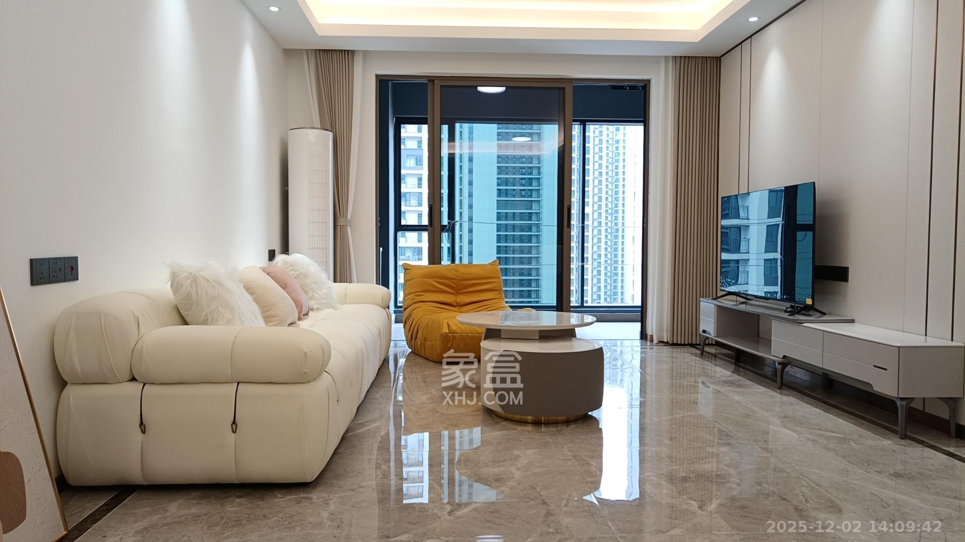 旭辉雨花郡  3室2厅2卫    3800.0元/月