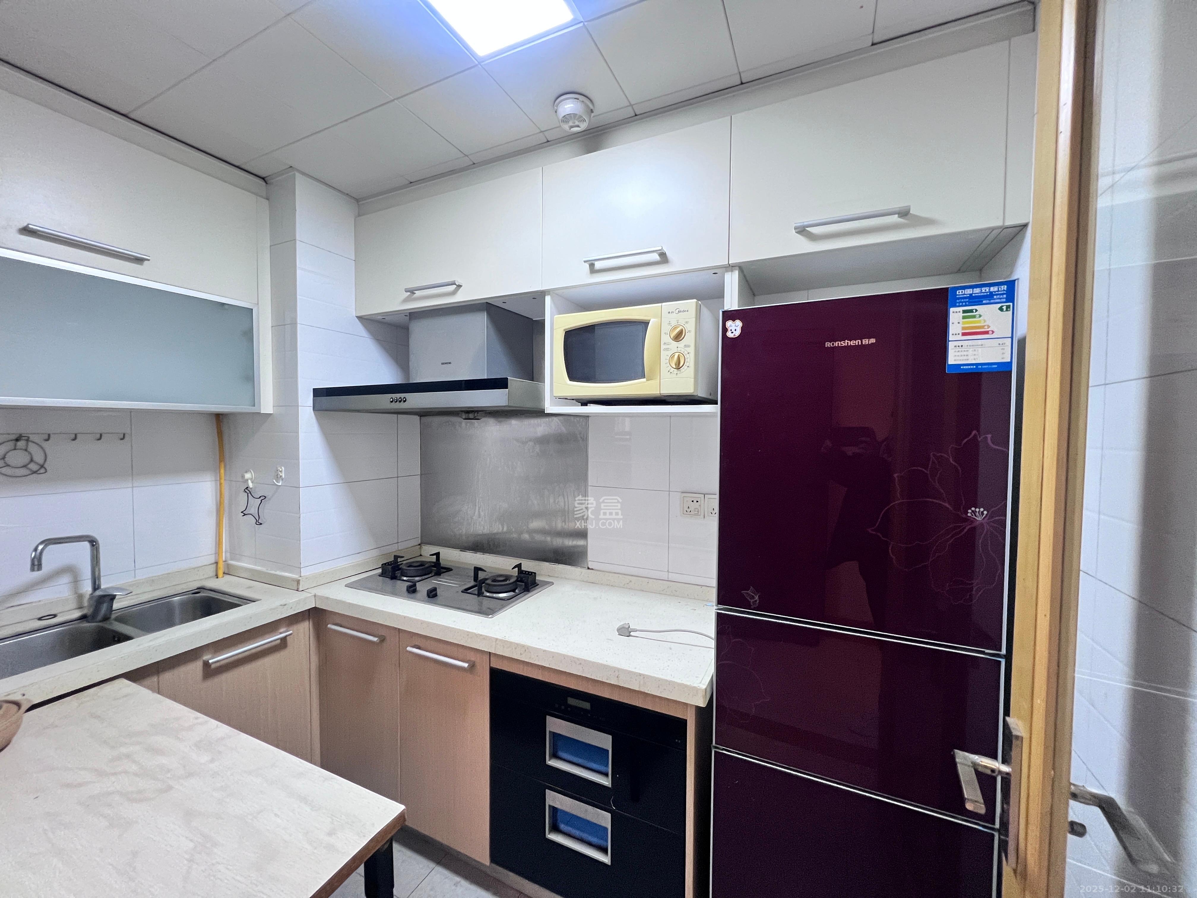 珠江花城三期锦鲤  1室2厅1卫    2100.0元/月室内图