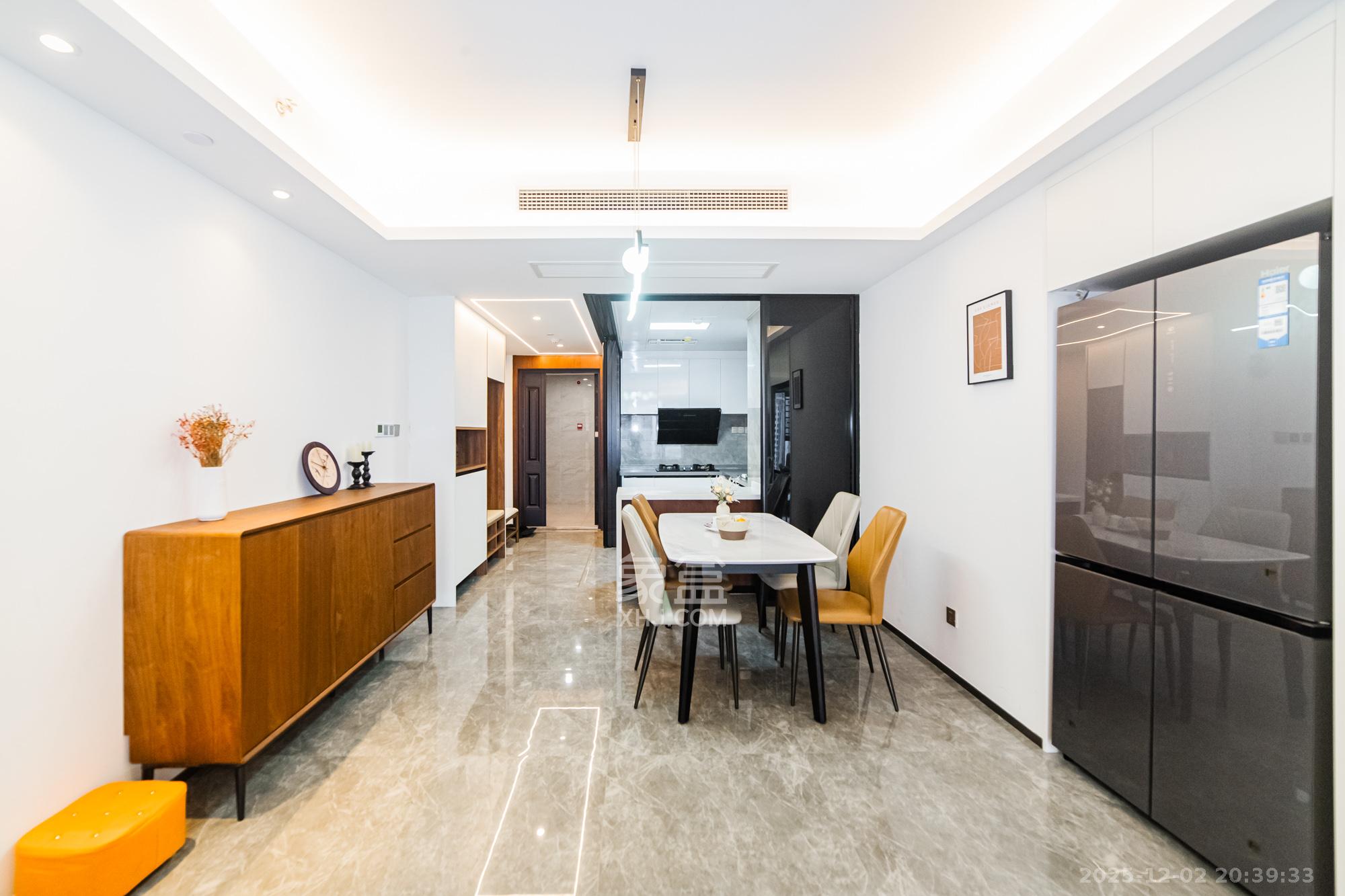 北辰瀚江府 3室2厅2卫 240.0万 北辰瀚江府 3室2厅2卫 240.0万客厅