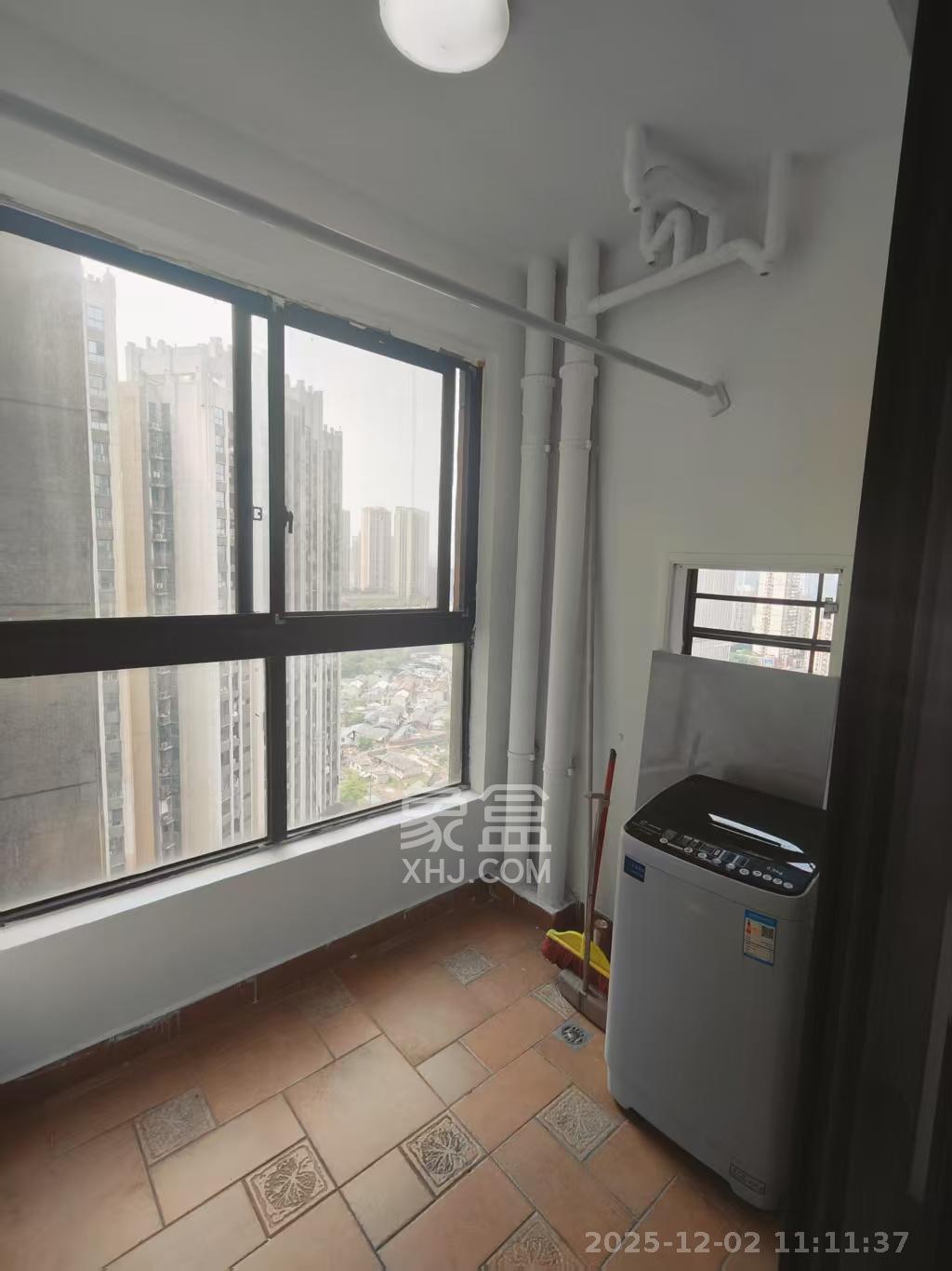 绿地中央广场  3室2厅1卫    2800.0元/月室内图