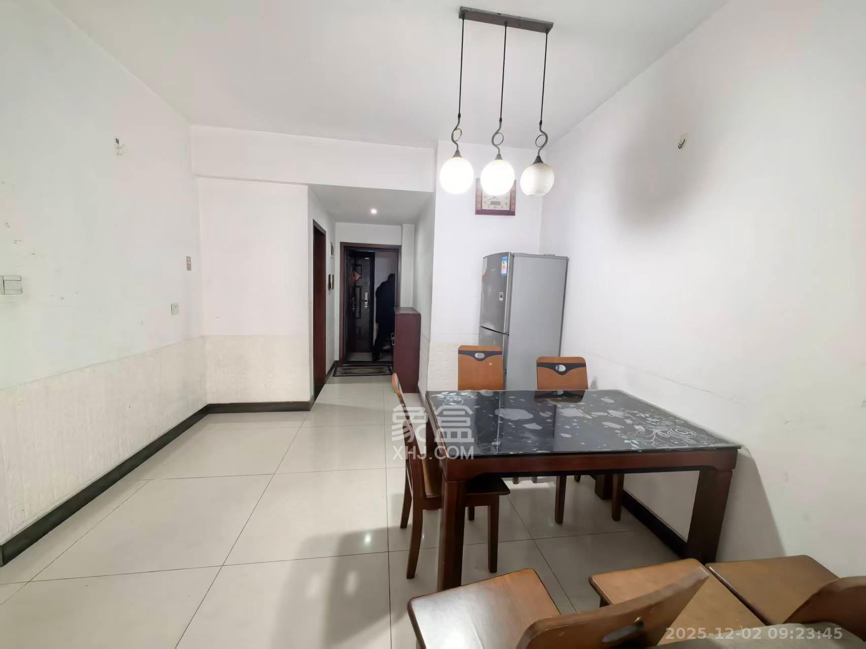 山水湾  2室2厅1卫    1600.0元/月室内图