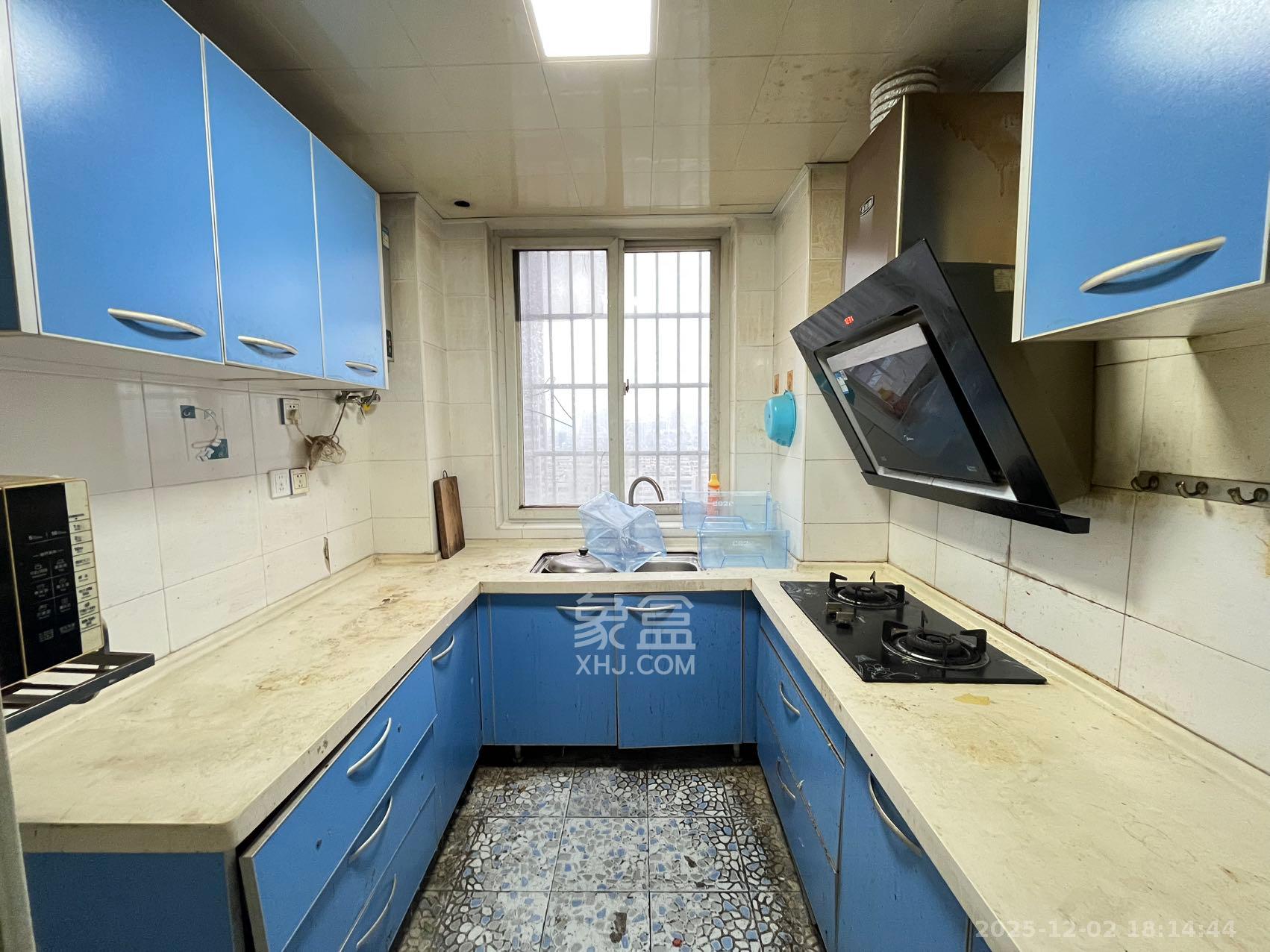 一品东庭 3室2厅2卫 2600.0元/月 一品东庭 3室2厅2卫 2600.0元/月室内图