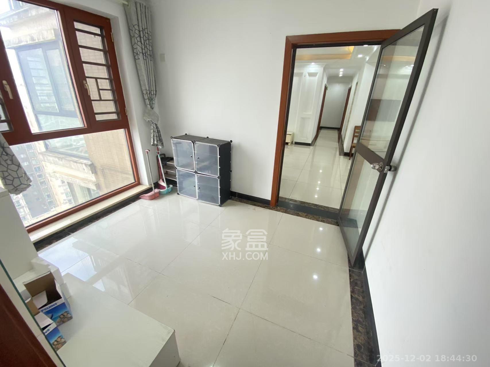 钱隆樽品(一、二、三期)  4室2厅2卫    3000.0元/月室内图