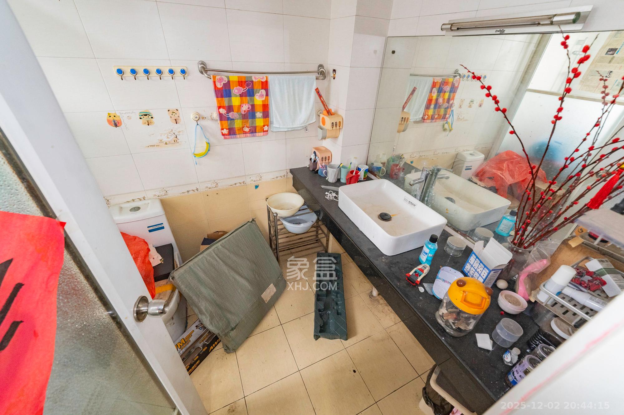 阳光丽景 3室2厅2卫 59.8万 阳光丽景 3室2厅2卫 59.8万卫生间