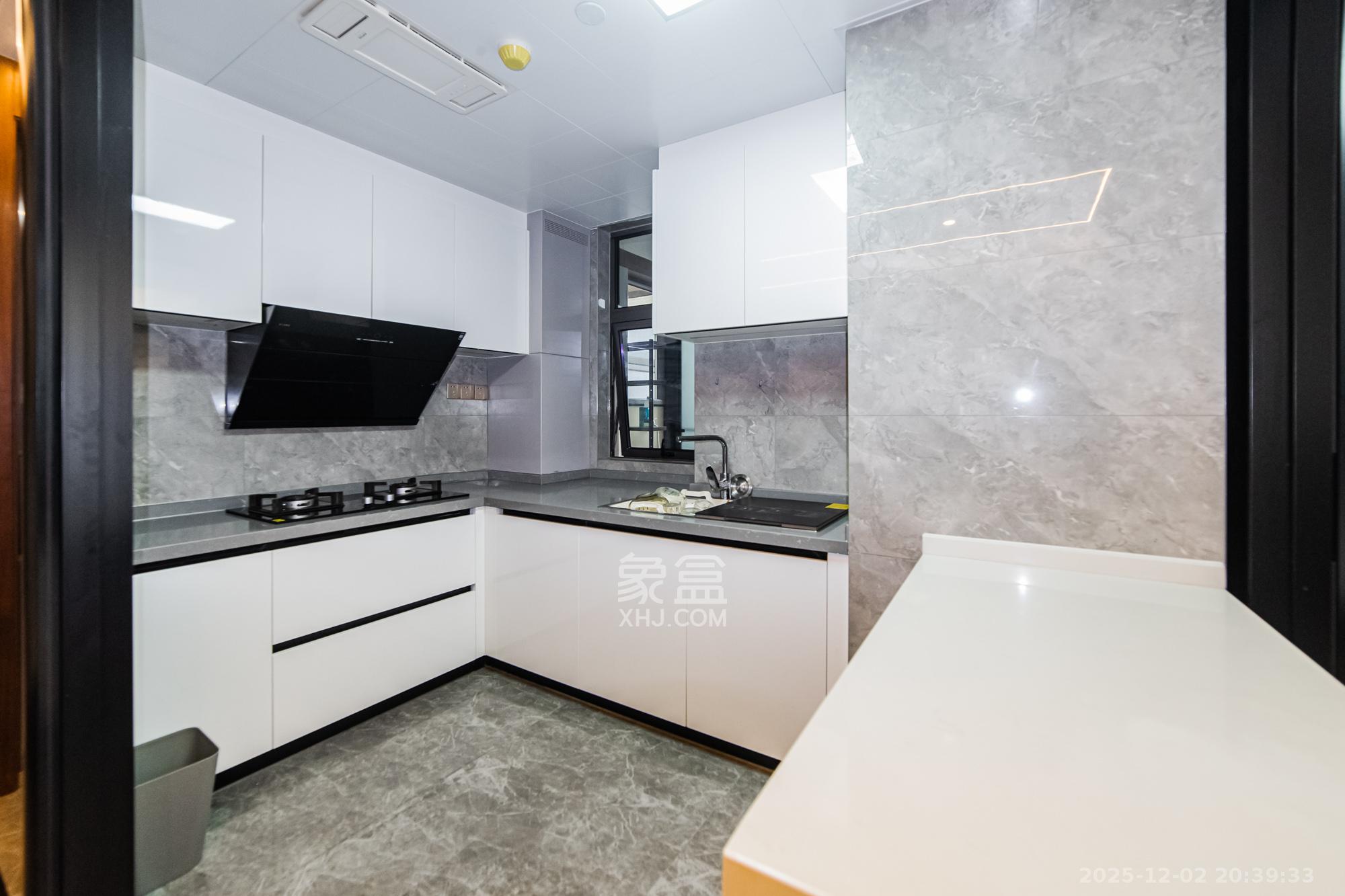 北辰瀚江府  3室2厅2卫    240.0万厨房