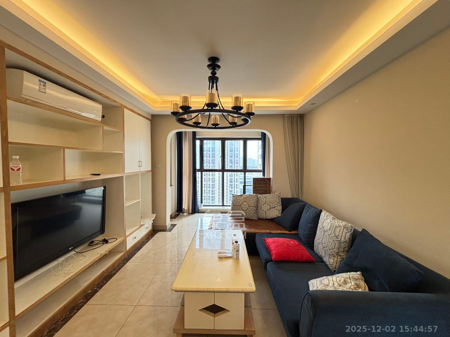 卓越蔚蓝城邦  3室2厅2卫    2400.0元/月