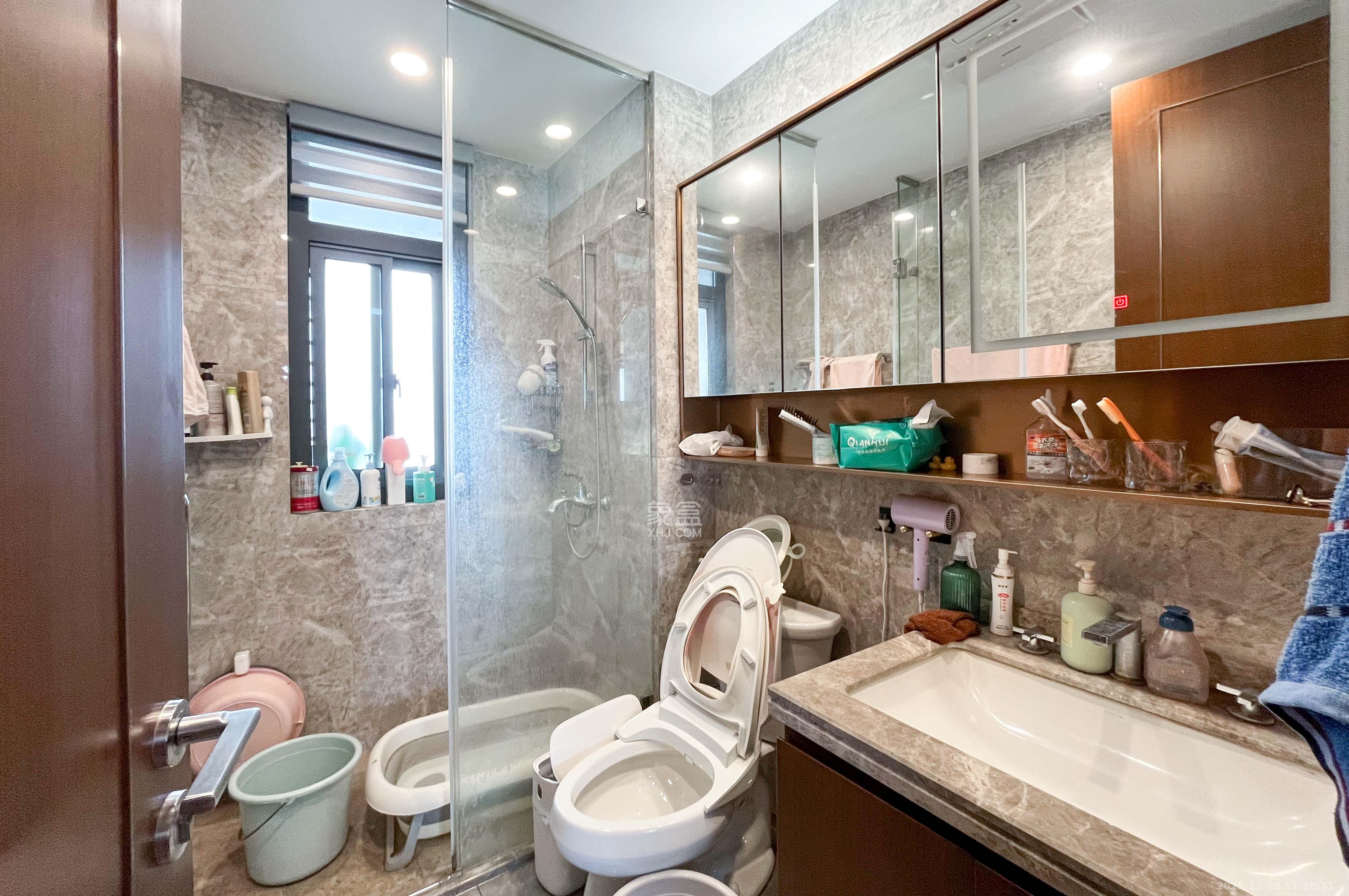 中海梅溪湖壹号 4室2厅2卫 618.0万 中海梅溪湖壹号 4室2厅2卫 618.0万卫生间