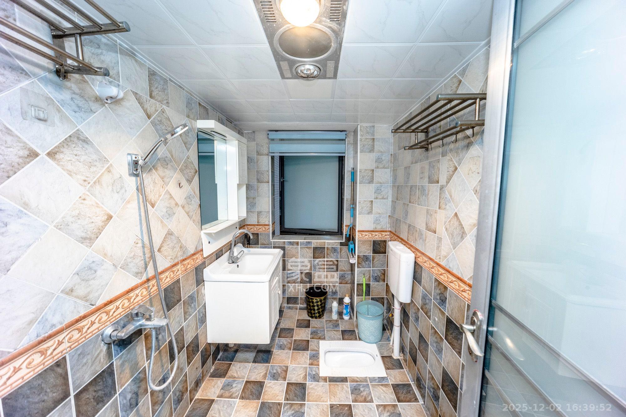 芙蓉蓉苑  2室2厅1卫    2400.0元/月室内图