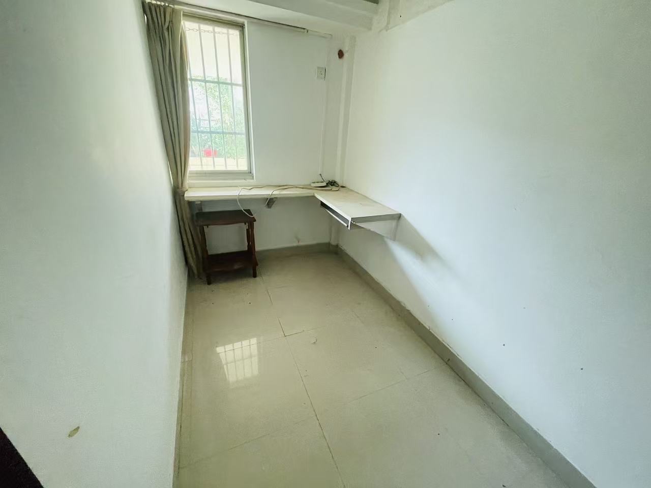 绿色佳园  5室2厅2卫    3000.0元/月室内图