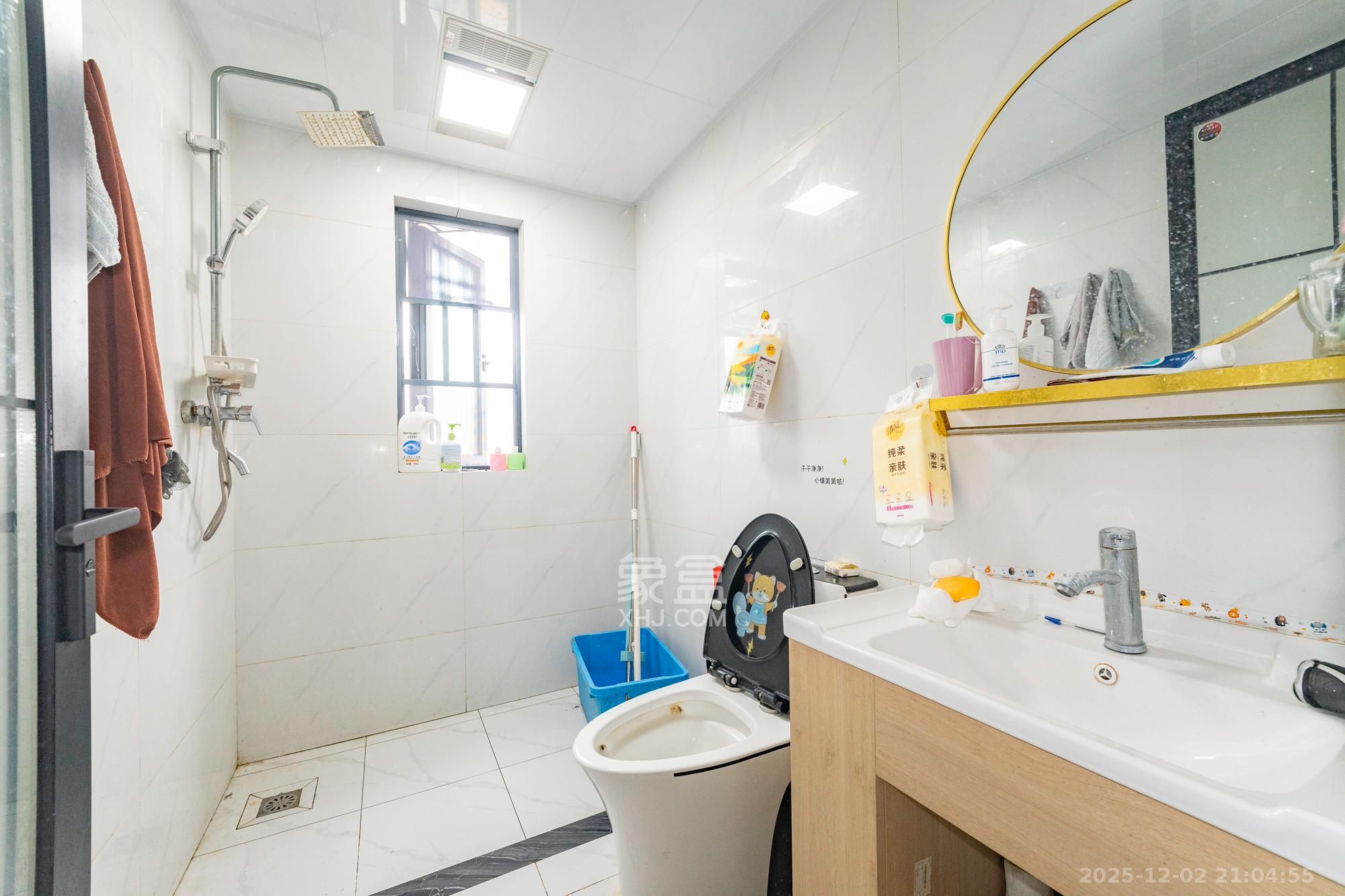 保利金香槟 4室2厅2卫 138.0万 保利金香槟 4室2厅2卫 138.0万卫生间