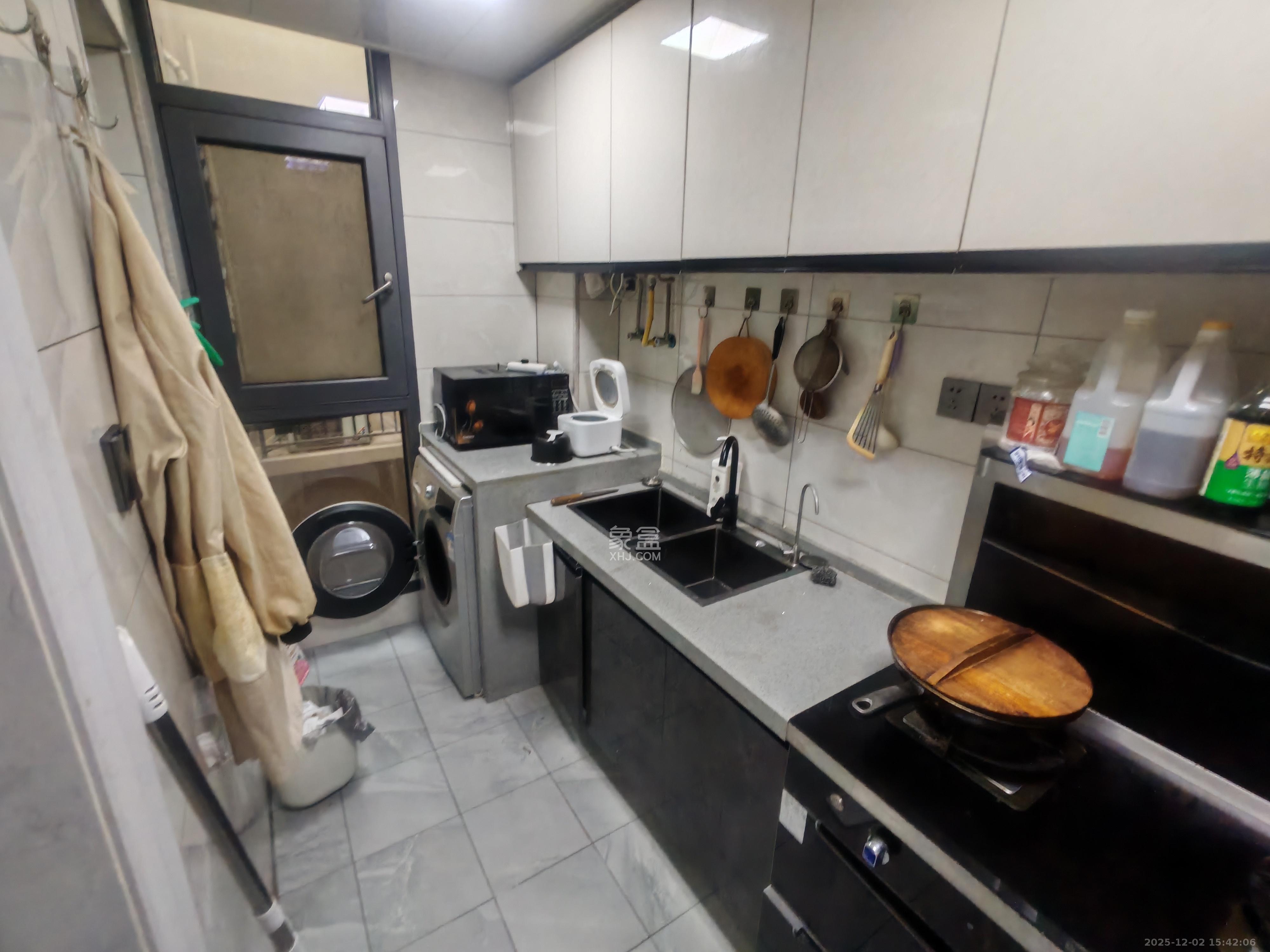 中建芙蓉嘉苑  3室2厅2卫    2300.0元/月室内图