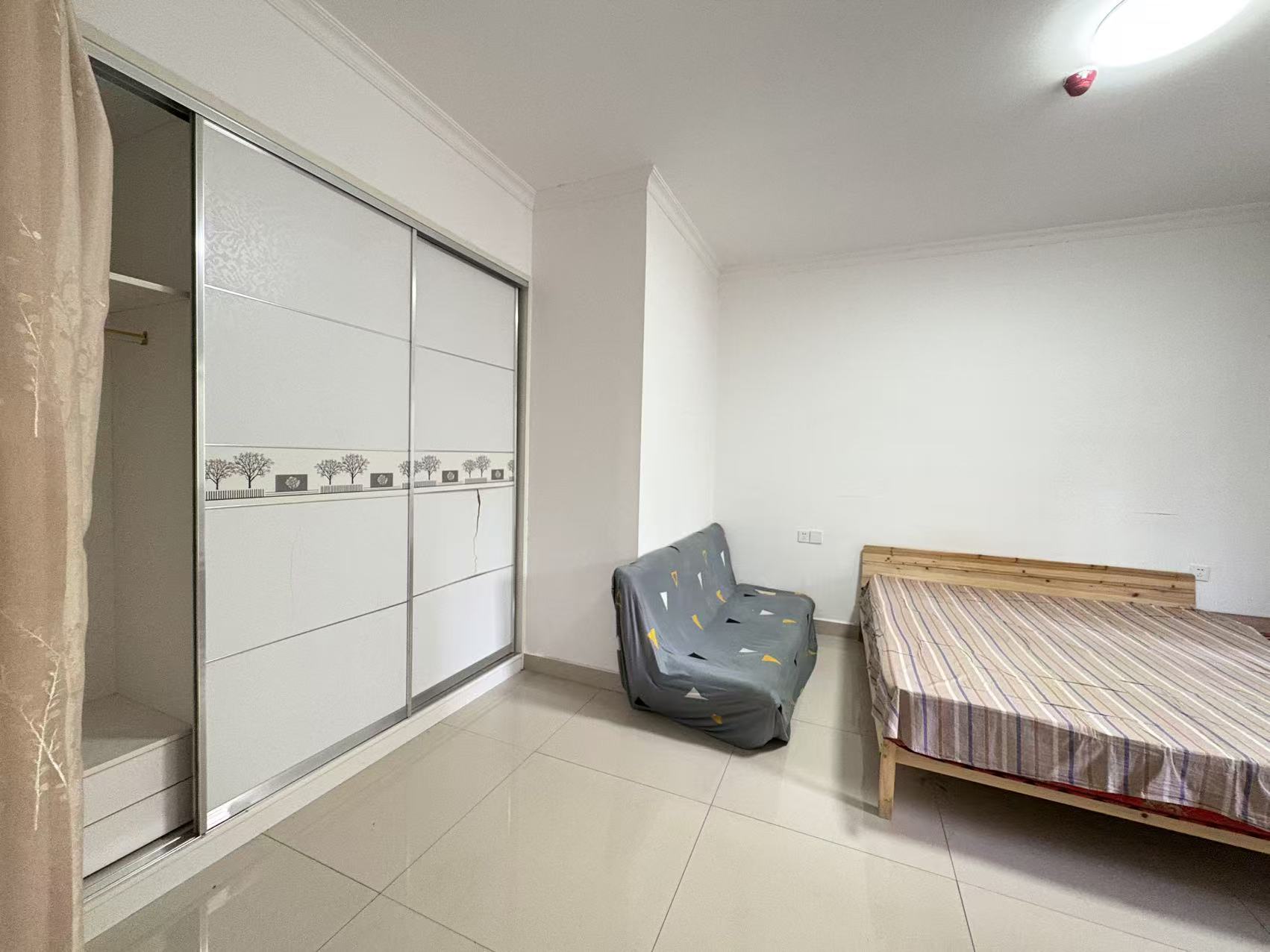 融冠亲城 1室0厅0卫 1000.0元/月 融冠亲城 1室0厅0卫 1000.0元/月室内图