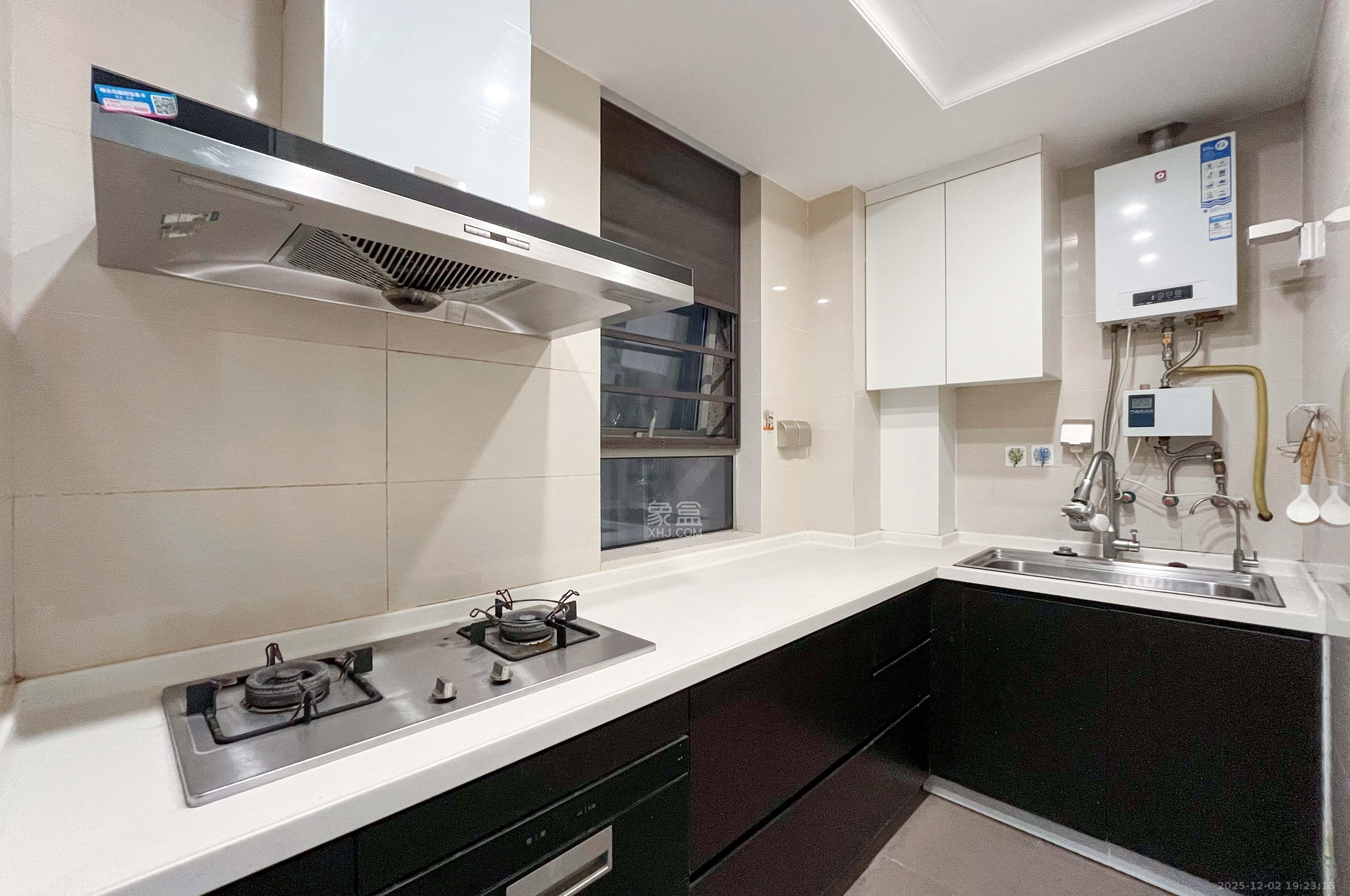 梅溪湖金茂府(金茂广场)(金茂览秀城) 3室2厅2卫 190.0万 梅溪湖金茂府(金茂广场)(金茂览秀城) 3室2厅2卫 190.0万厨房