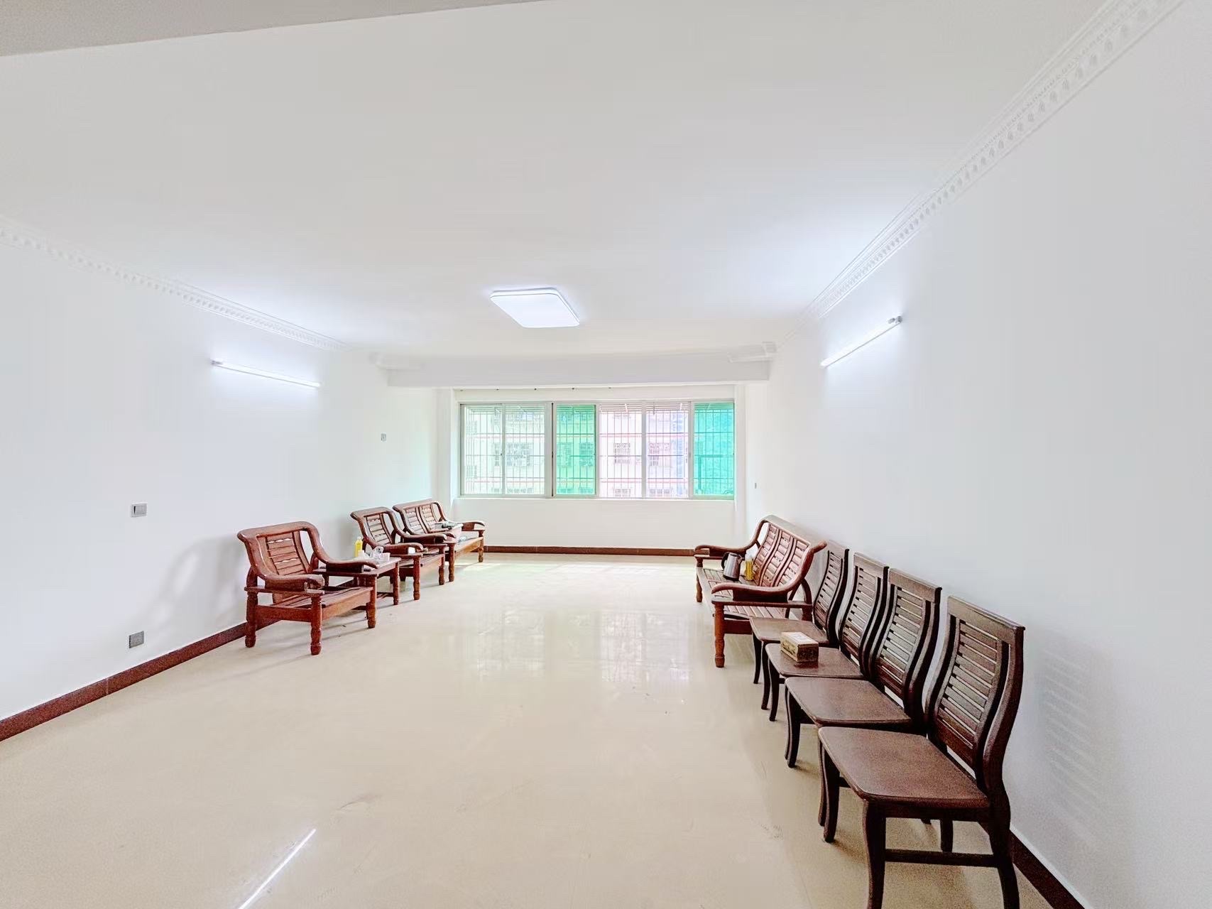 琼山区规划局宿舍 4室2厅2卫 2000.0元/月 琼山区规划局宿舍 4室2厅2卫 2000.0元/月室内图