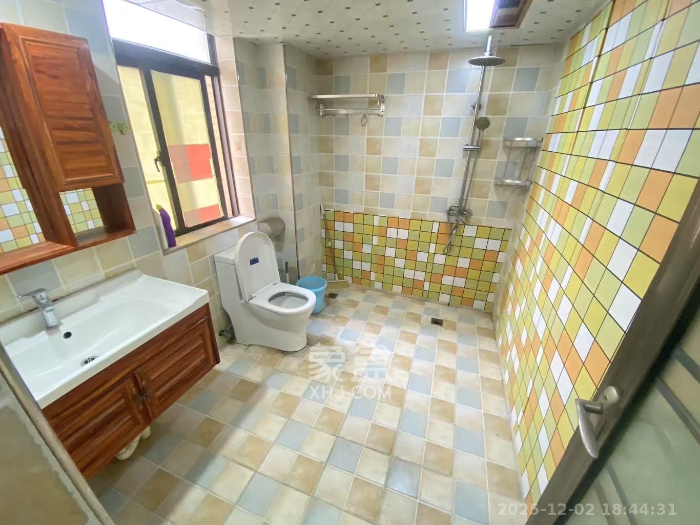 钱隆樽品(一、二、三期)  4室2厅2卫    3000.0元/月室内图