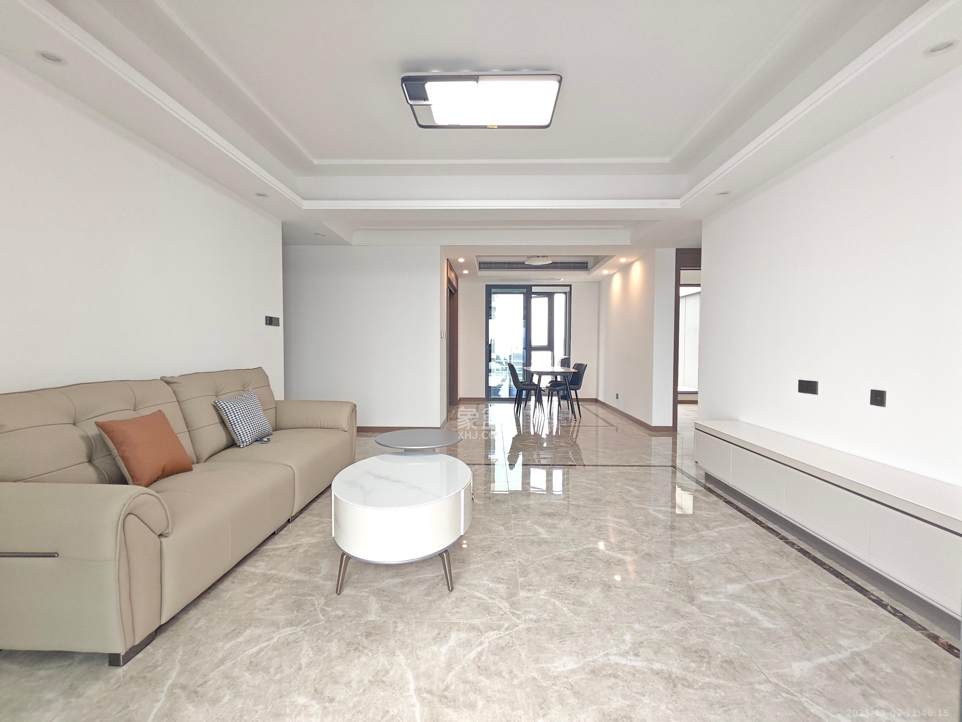 绿地V岛  4室2厅2卫    4200.0元/月室内图