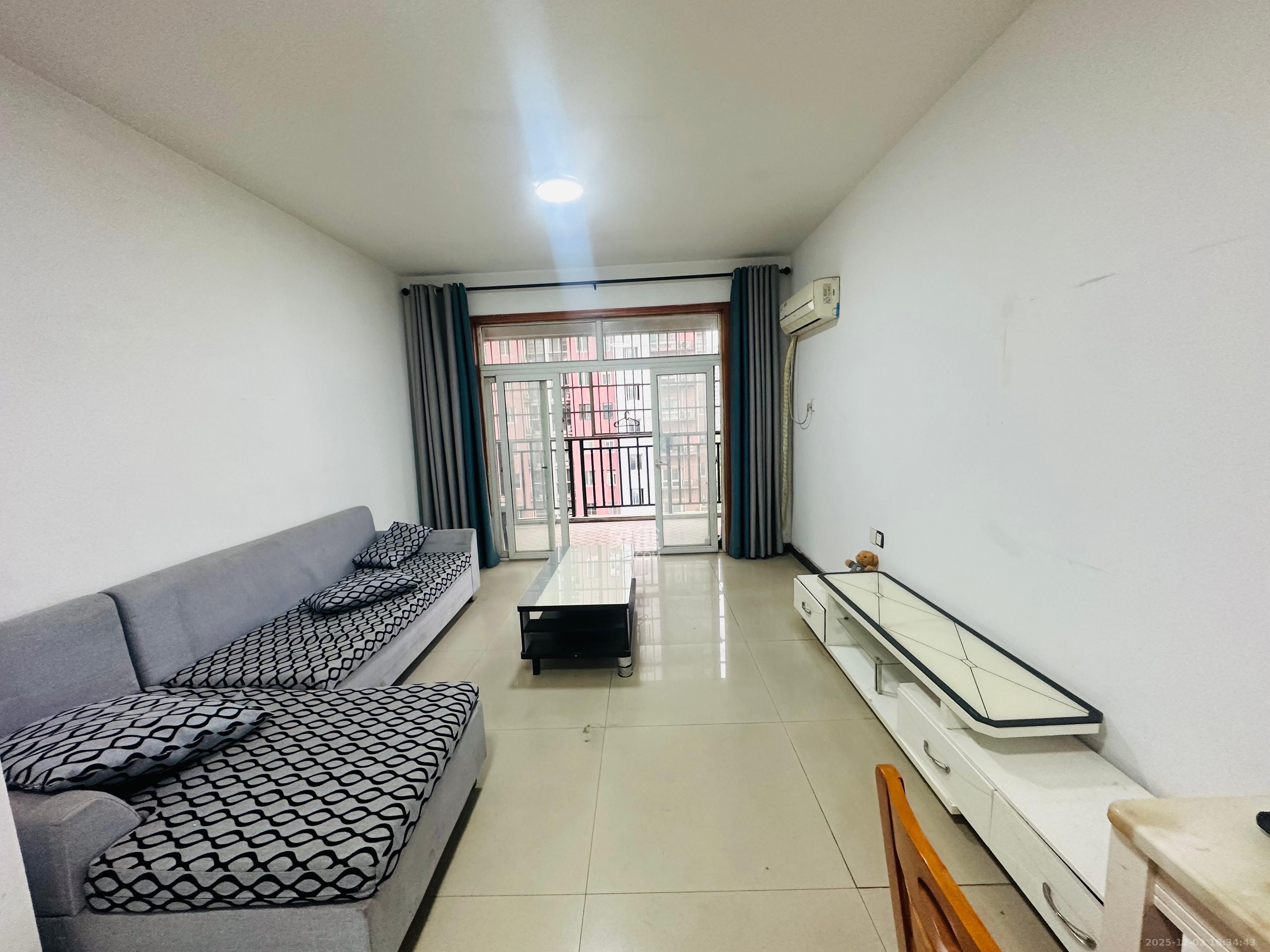 一品东庭  3室1厅1卫    2000.0元/月