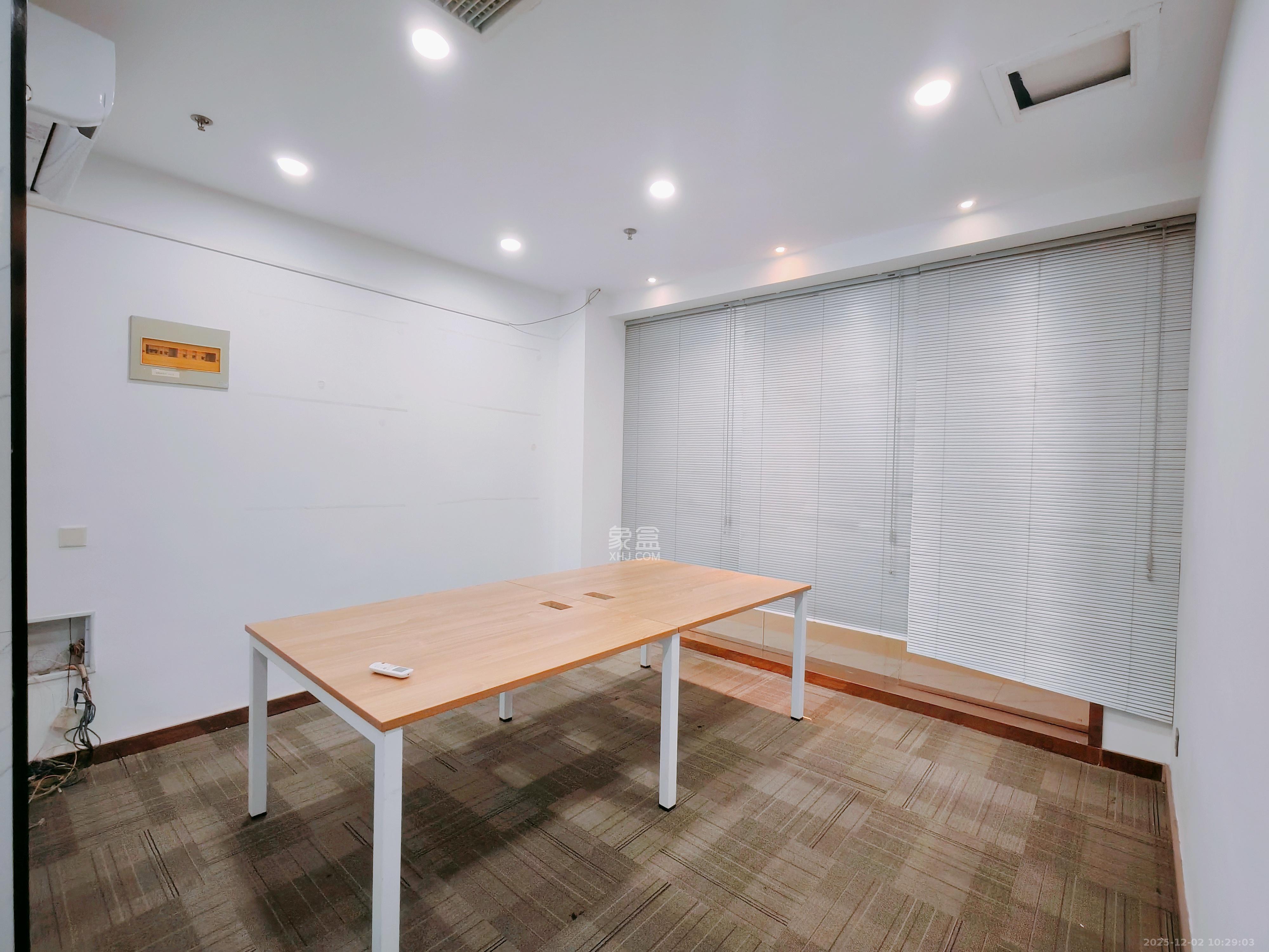 奥克斯广场   123.0㎡      6900.0元/月室内图