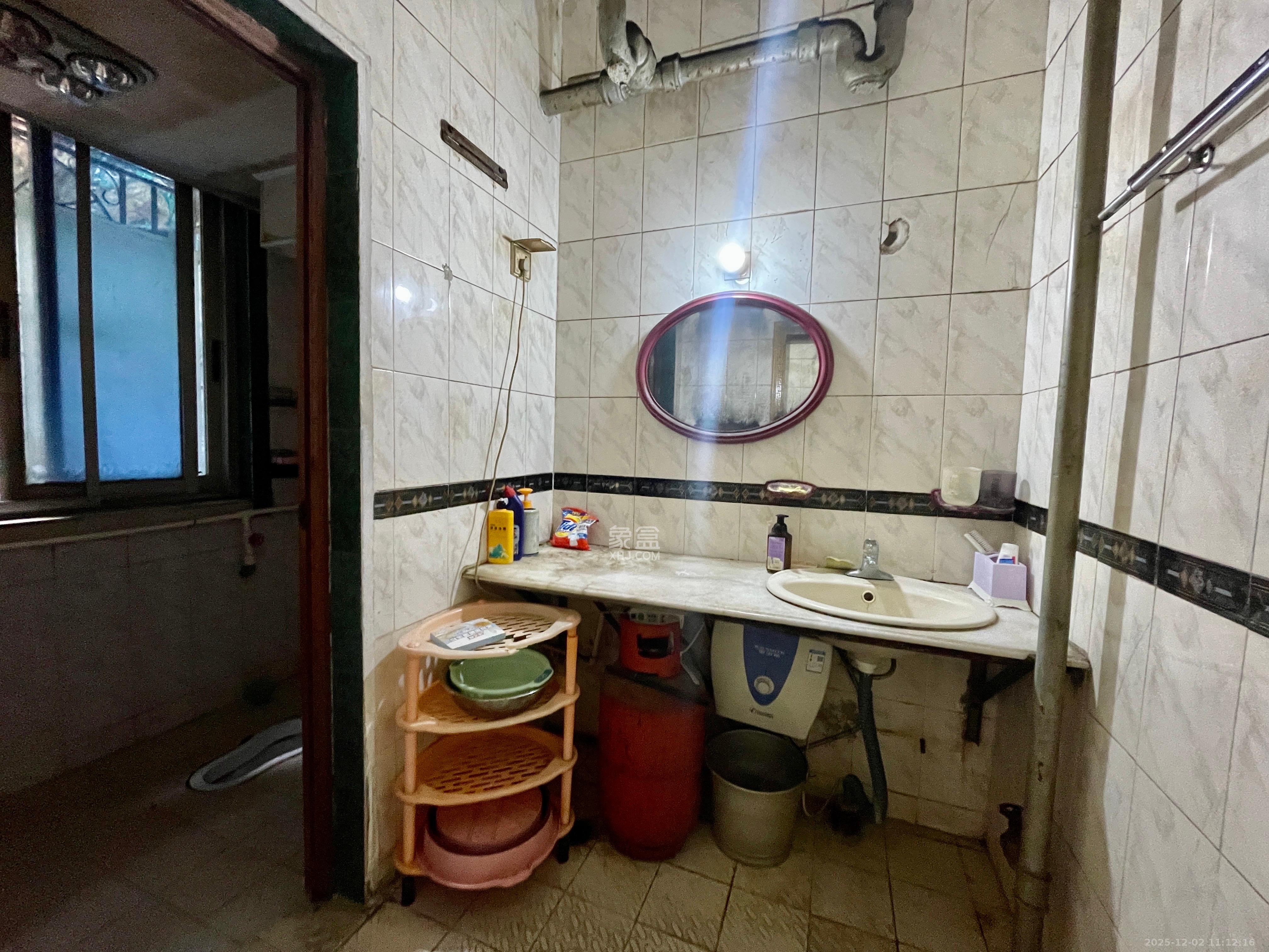 刑警之家  3室2厅2卫    1700.0元/月室内图