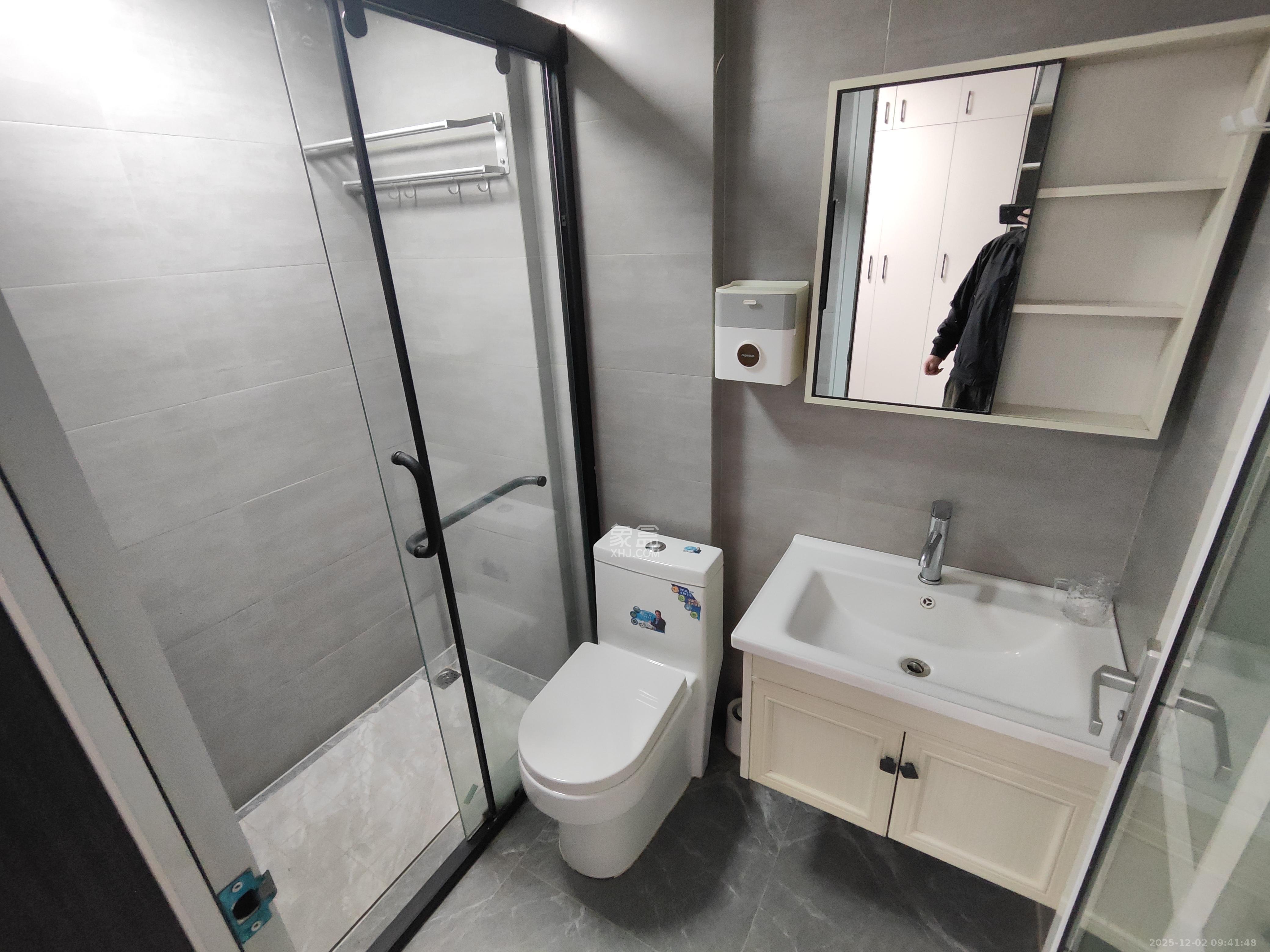 天健城  1室1厅1卫    2100.0元/月室内图